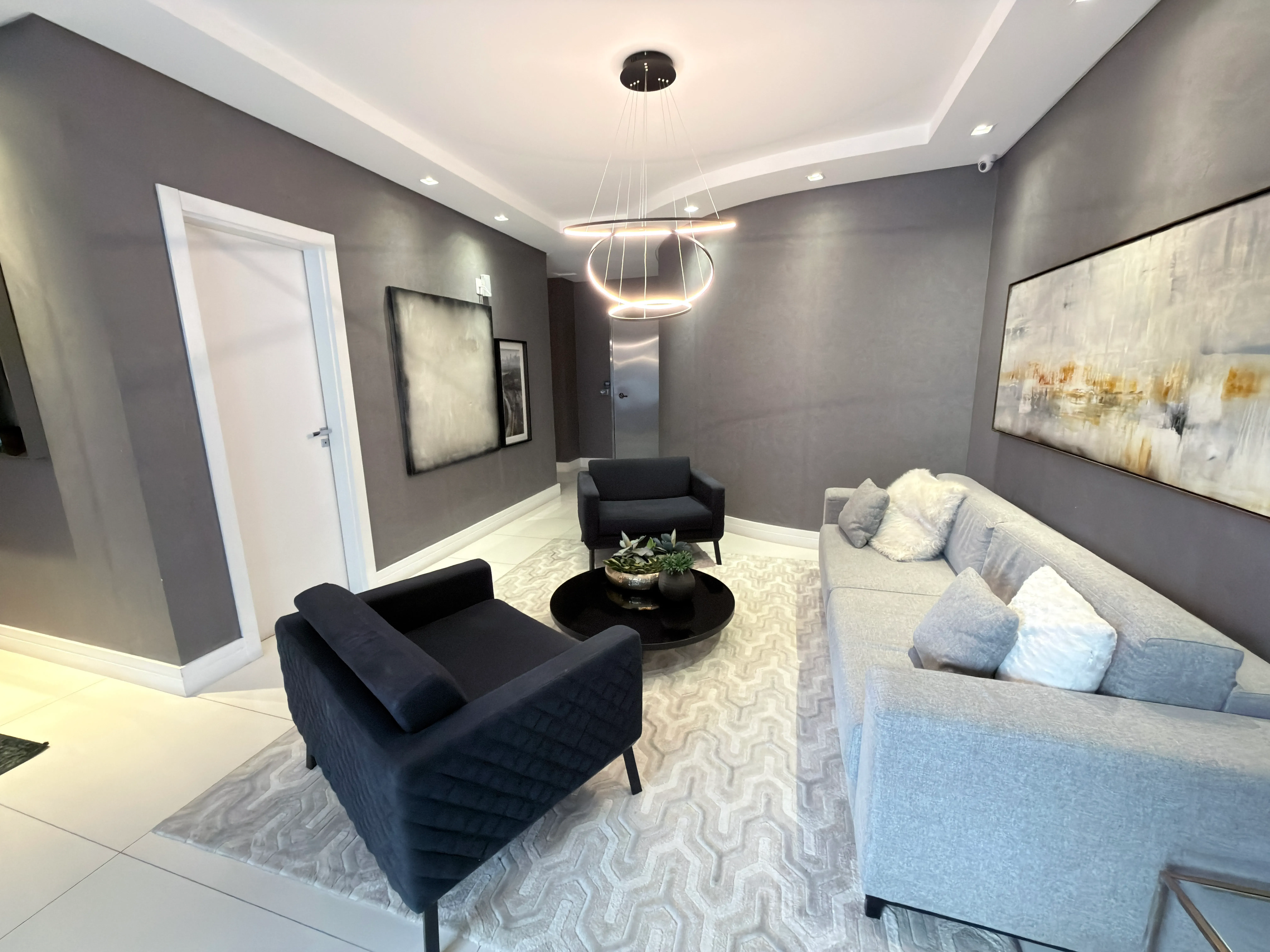 Apartamento com 3 dormitórios sendo 3 suítes e 3 vagas de garagem em Balneário Camboriú/SC