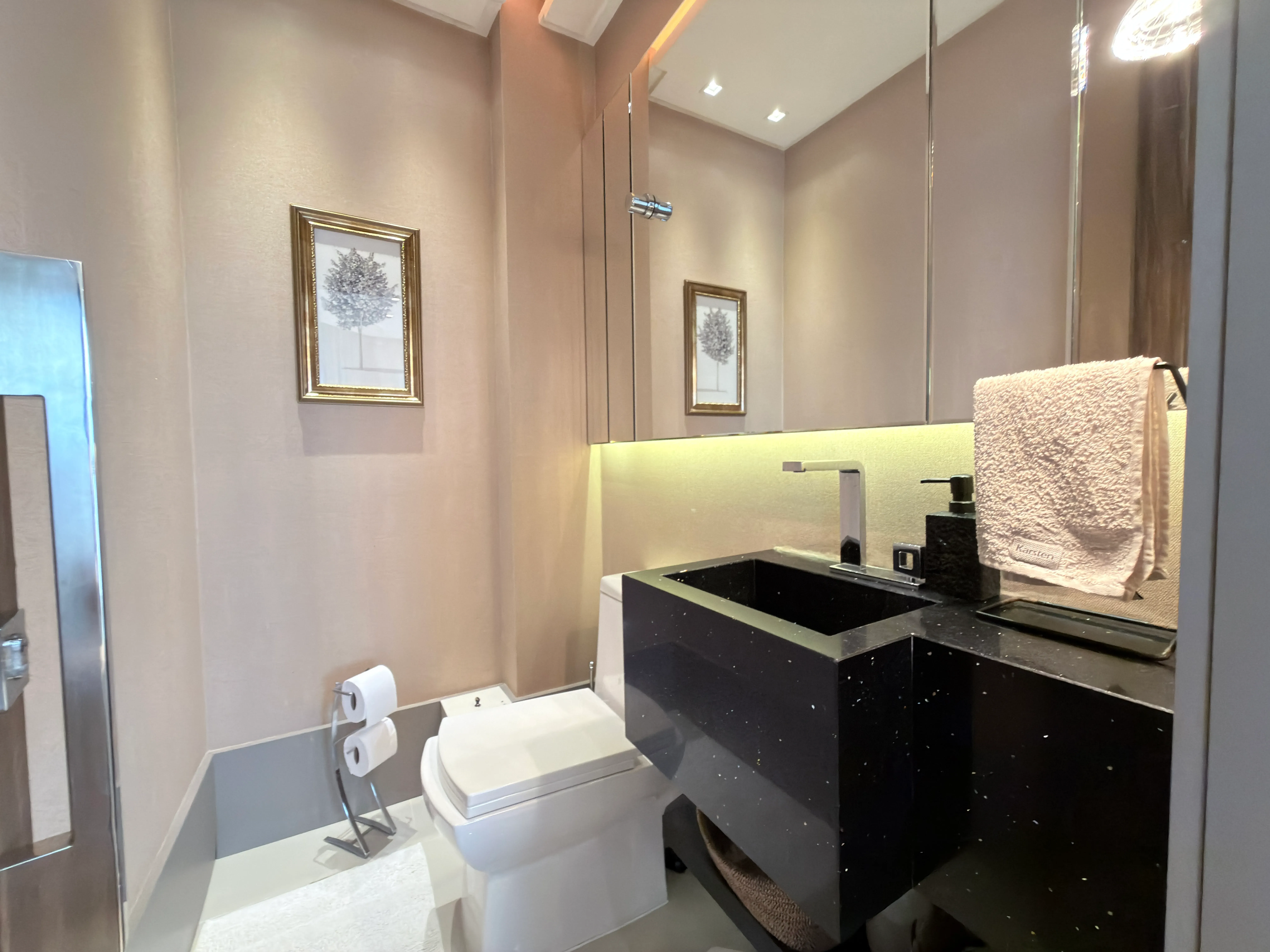 Apartamento com 3 dormitórios sendo 3 suítes e 3 vagas de garagem em Balneário Camboriú/SC