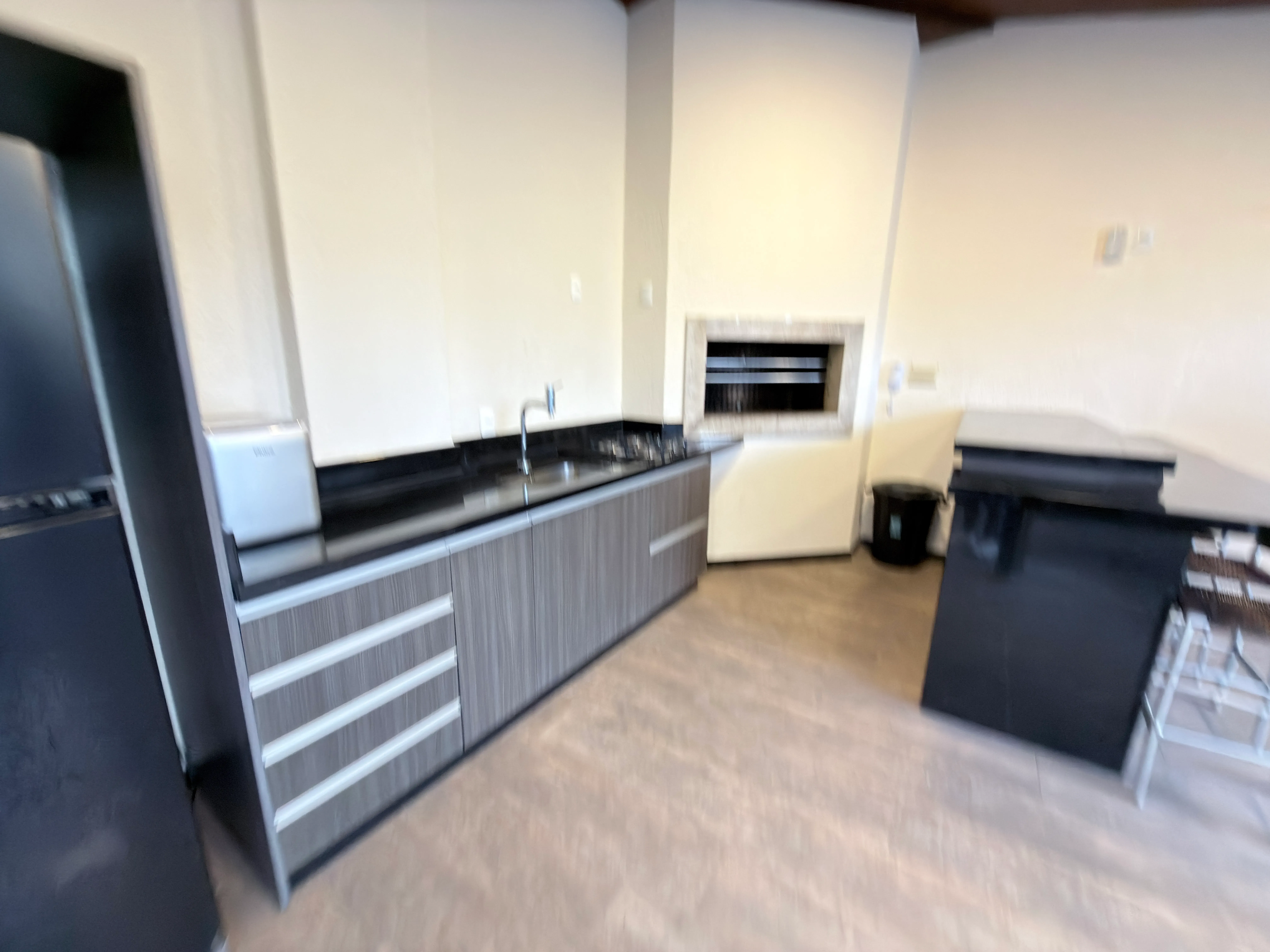 Apartamento com 3 dormitórios sendo 3 suítes e 3 vagas de garagem em Balneário Camboriú/SC