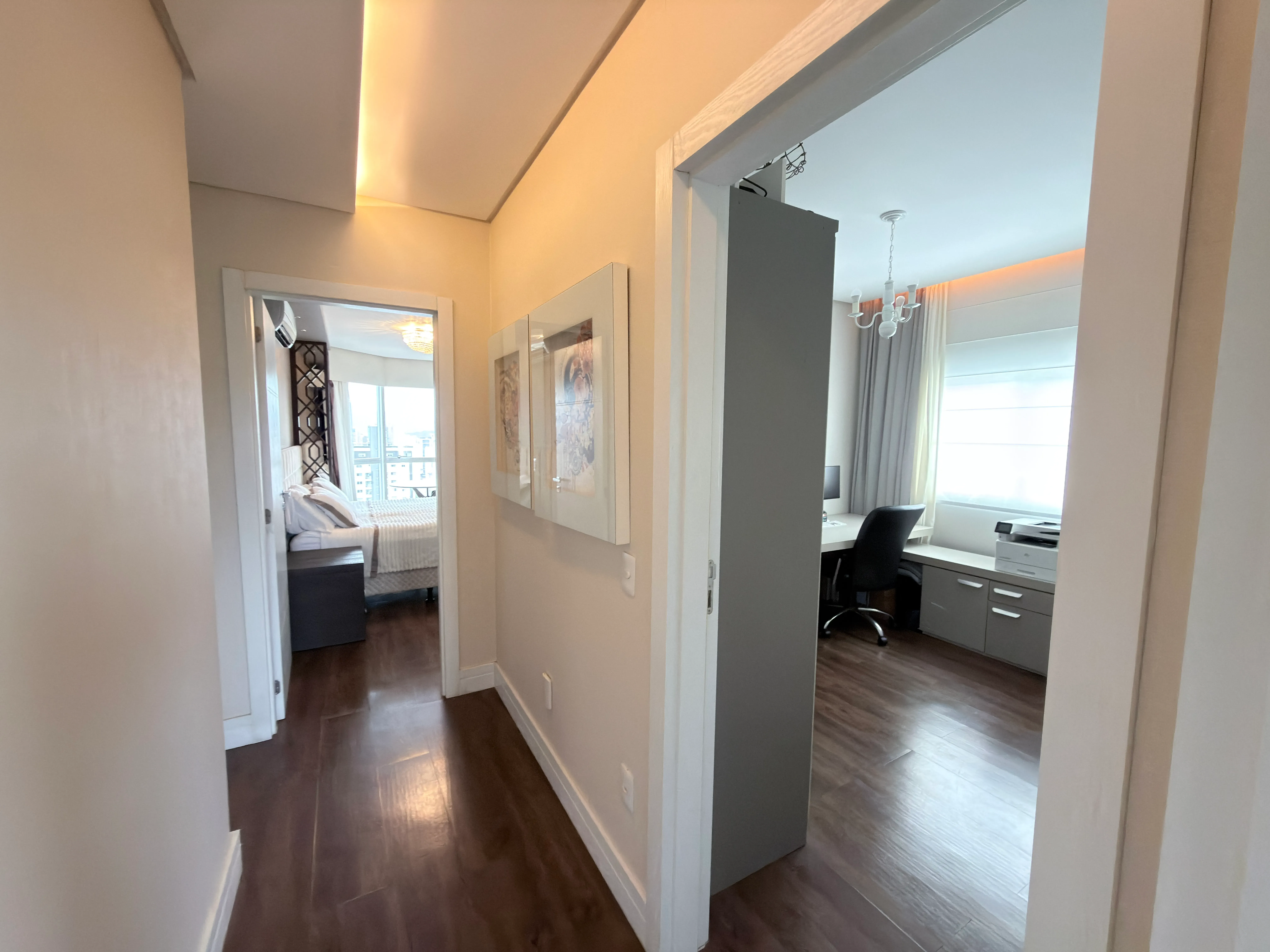 Apartamento com 3 dormitórios sendo 3 suítes e 3 vagas de garagem em Balneário Camboriú/SC