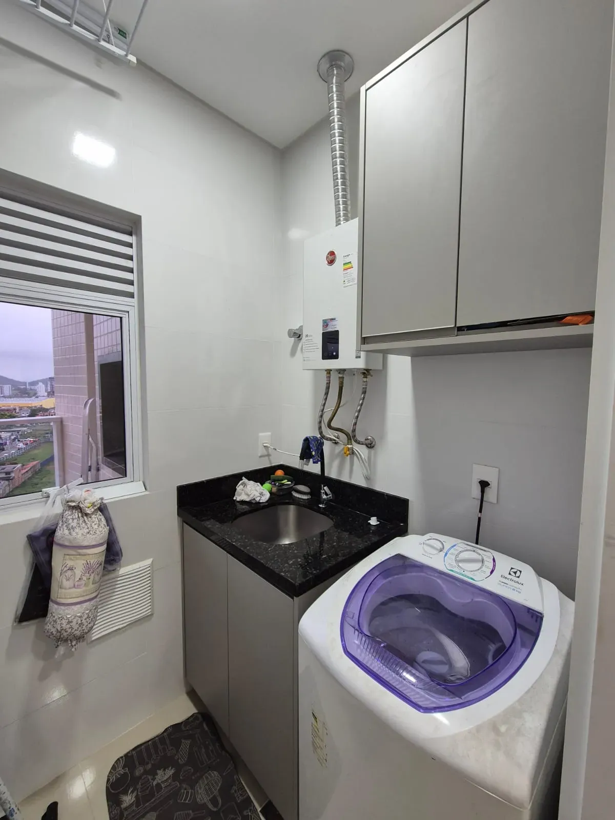 Apartamento com 2 dormitórios sendo 2 suítes e 2 vagas de garagem em Porto Belo/SC