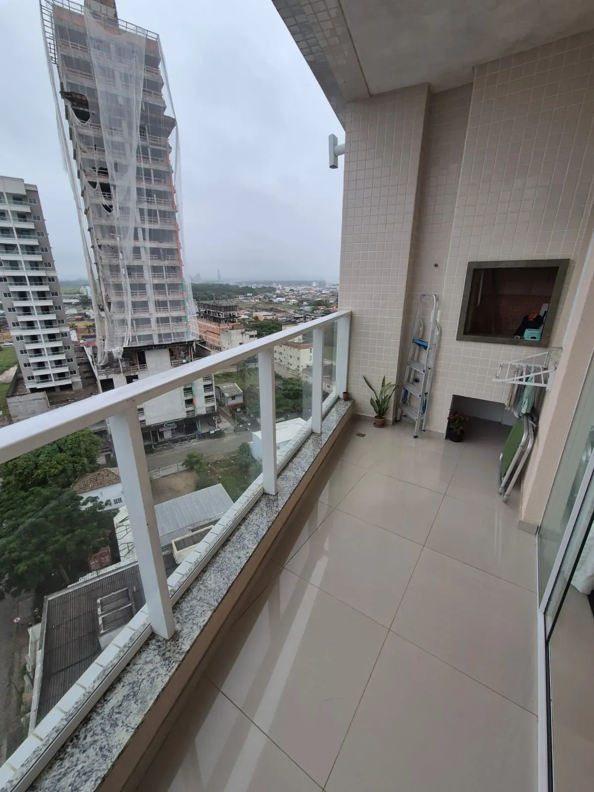 Apartamento com 2 dormitórios sendo 2 suítes e 2 vagas de garagem em Porto Belo/SC