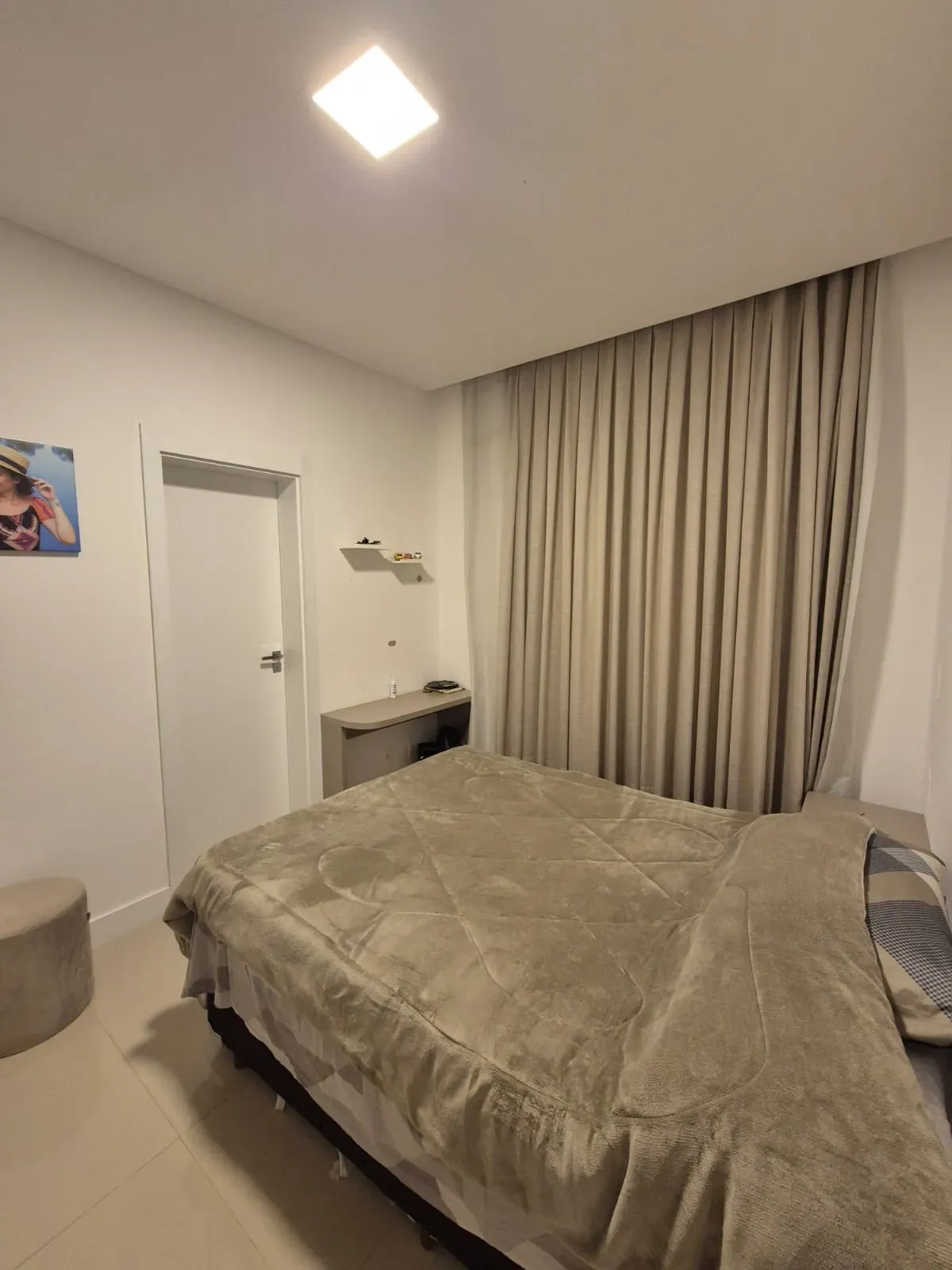 Apartamento com 2 dormitórios sendo 2 suítes e 2 vagas de garagem em Porto Belo/SC