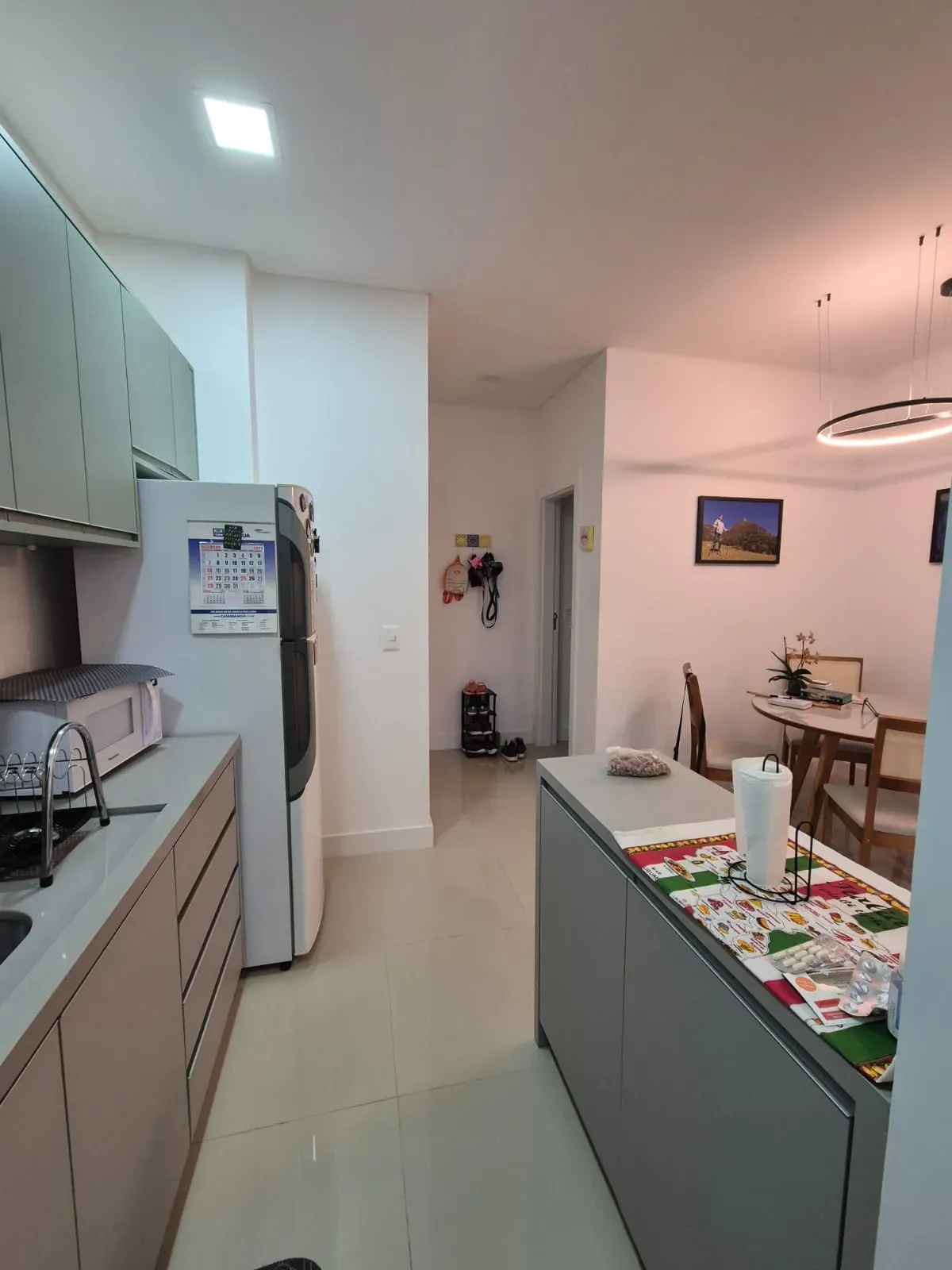 Apartamento com 2 dormitórios sendo 2 suítes e 2 vagas de garagem em Porto Belo/SC