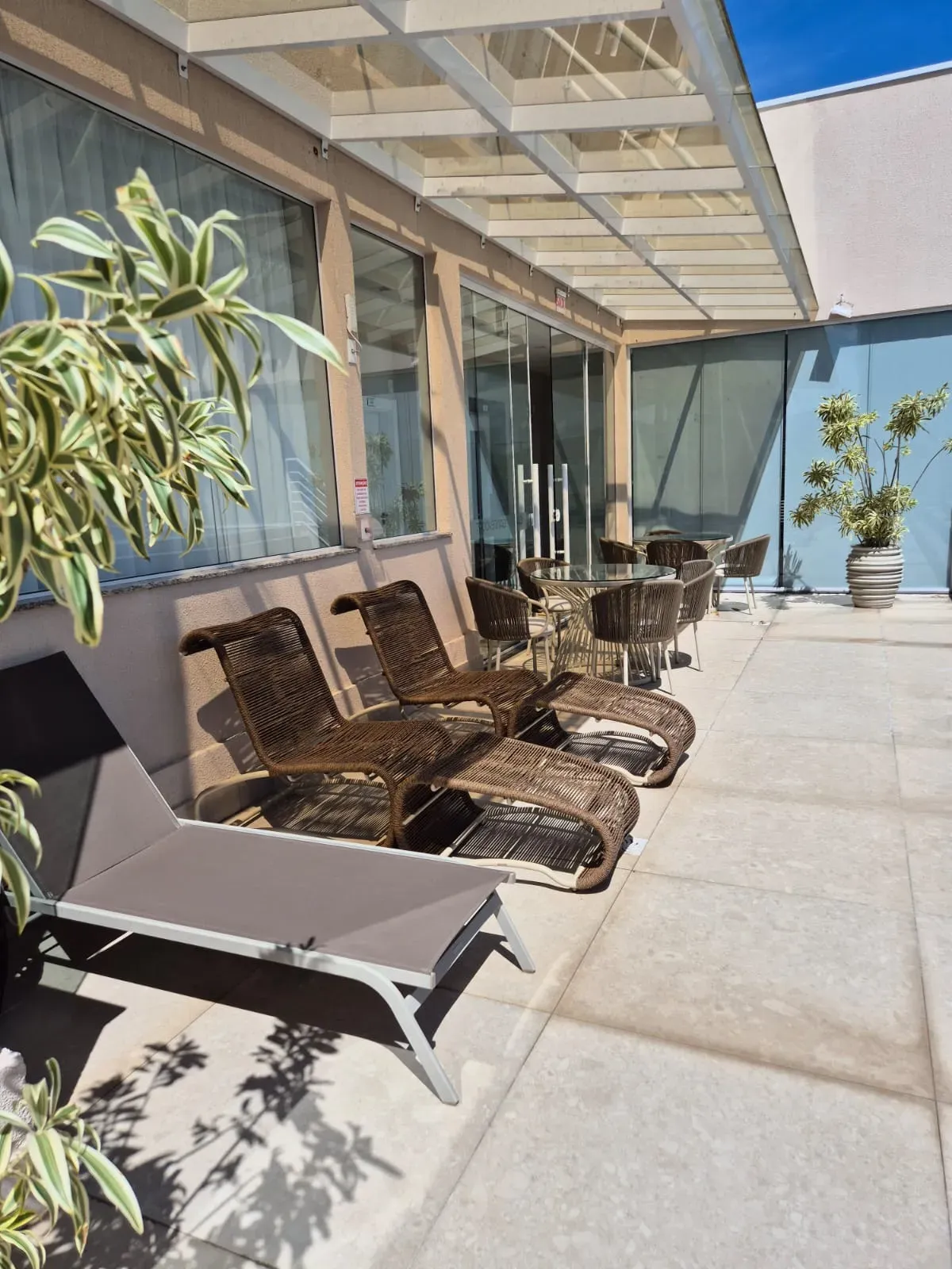 Apartamento com 2 dormitórios sendo 2 suítes e 2 vagas de garagem em Porto Belo/SC