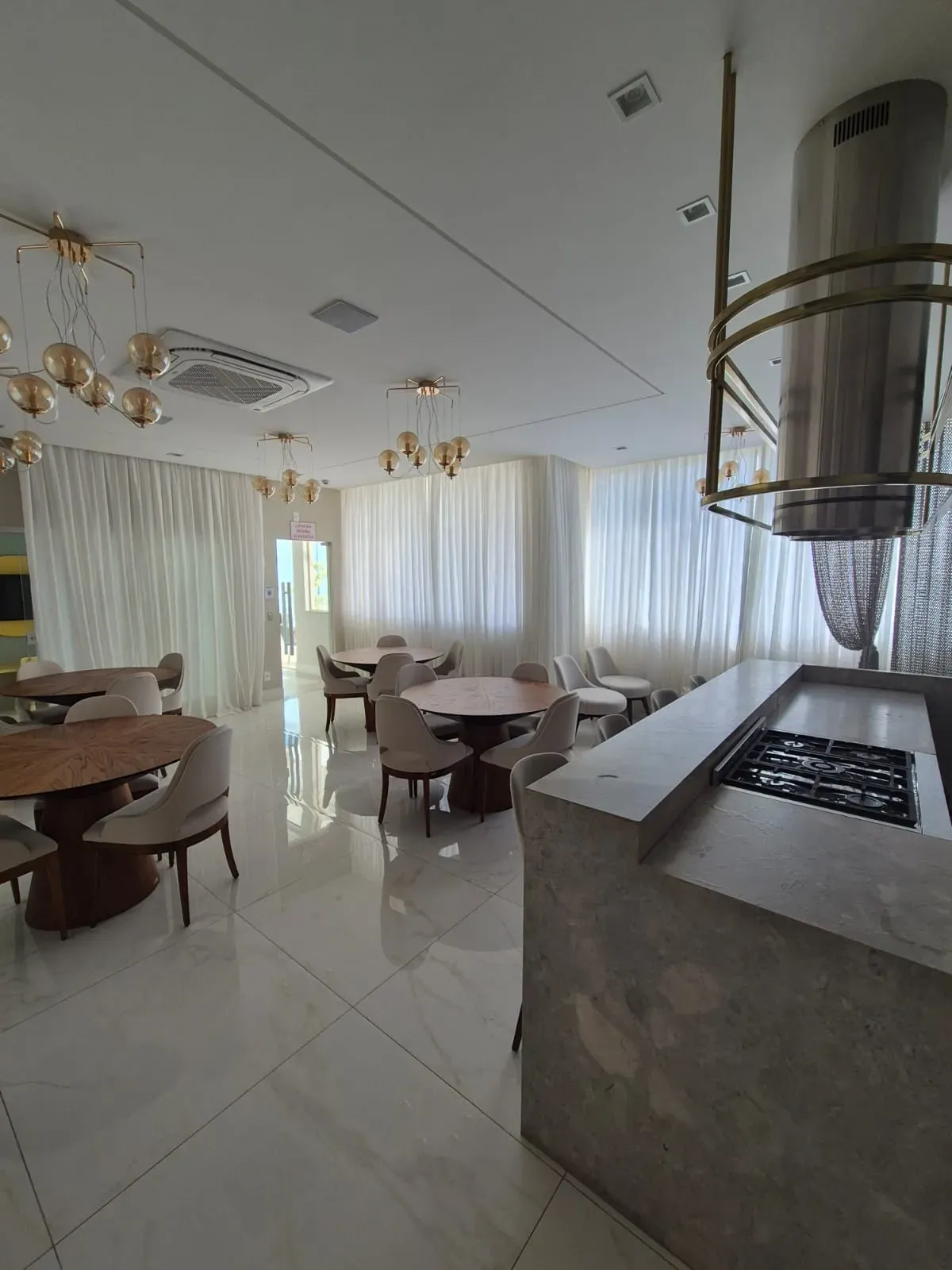 Apartamento com 2 dormitórios sendo 2 suítes e 2 vagas de garagem em Porto Belo/SC