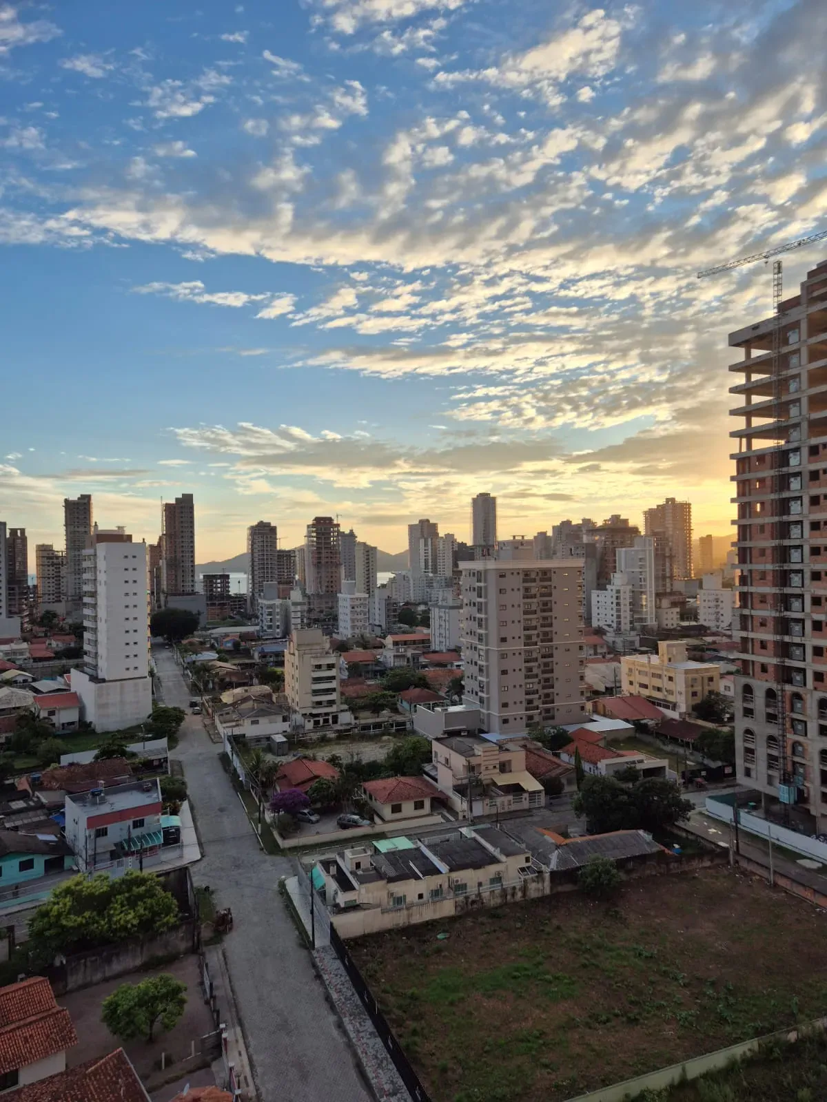 Apartamento com 2 dormitórios sendo 2 suítes e 2 vagas de garagem em Porto Belo/SC