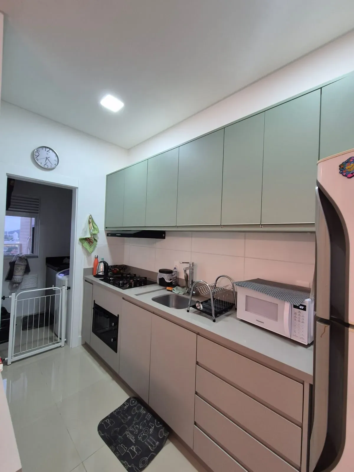 Apartamento com 2 dormitórios sendo 2 suítes e 2 vagas de garagem em Porto Belo/SC