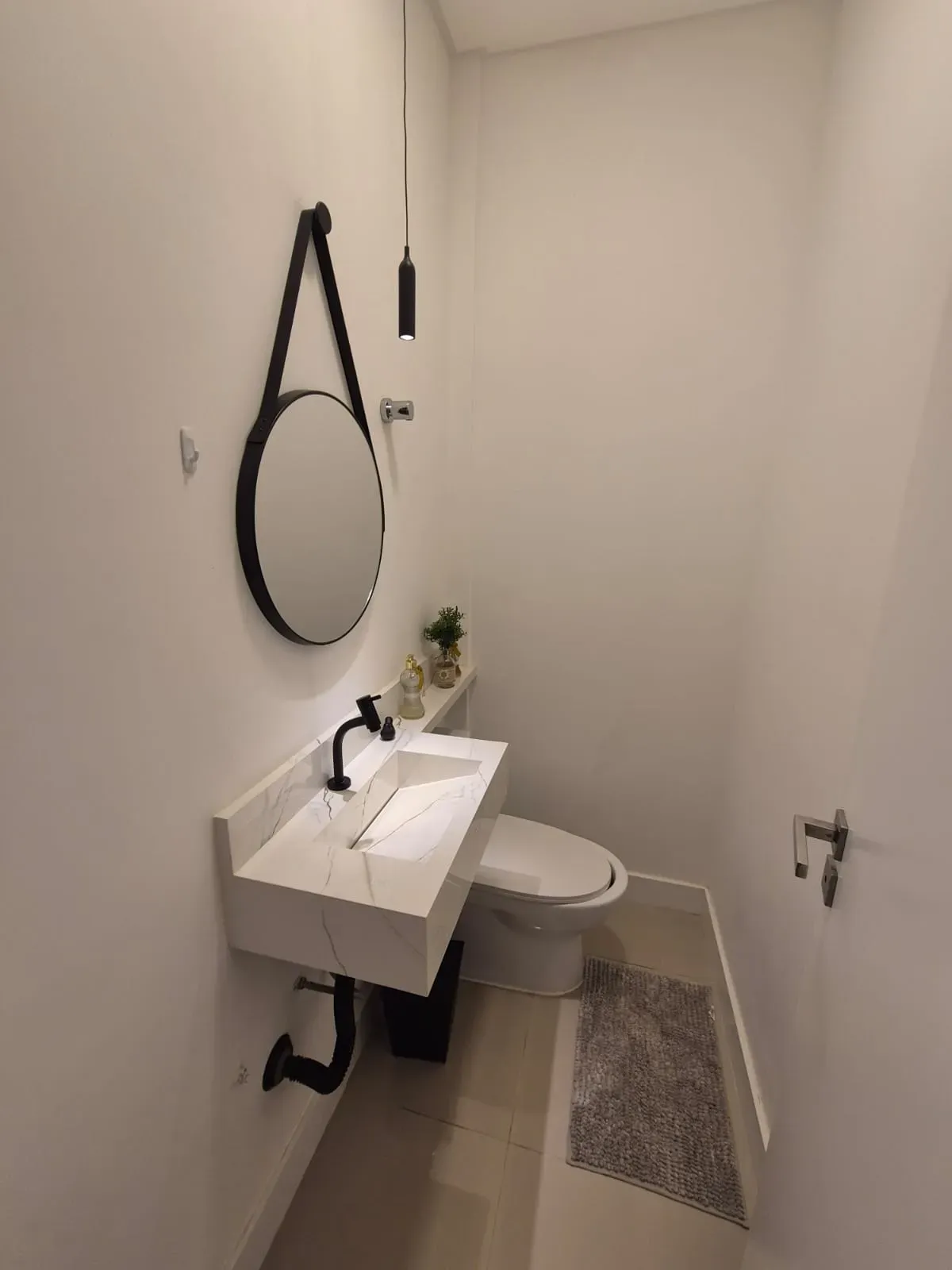 Apartamento com 2 dormitórios sendo 2 suítes e 2 vagas de garagem em Porto Belo/SC