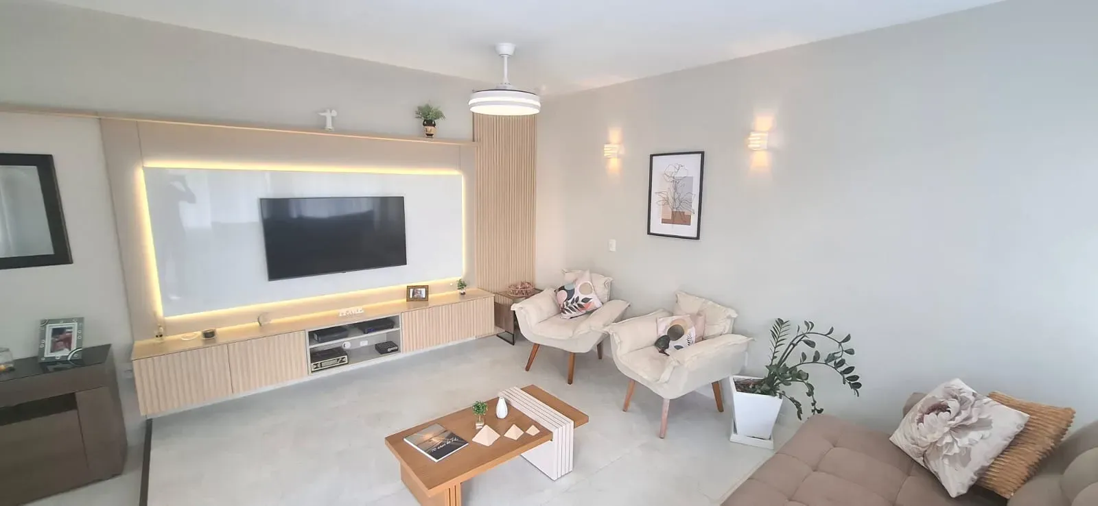 Casa com 4 dormitórios sendo 1 suíte e 4 vagas de garagem em Florianópolis/SC