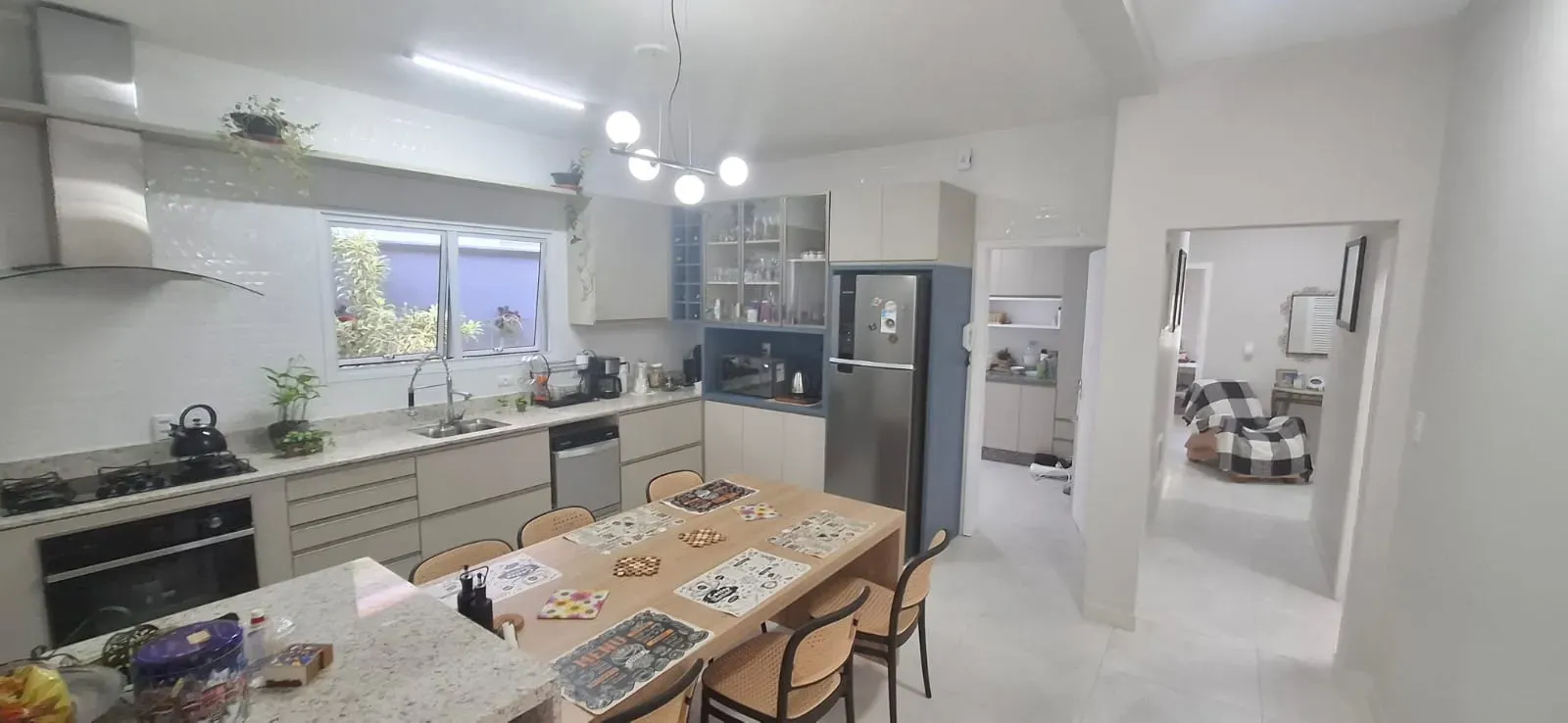 Casa com 4 dormitórios sendo 1 suíte e 4 vagas de garagem em Florianópolis/SC