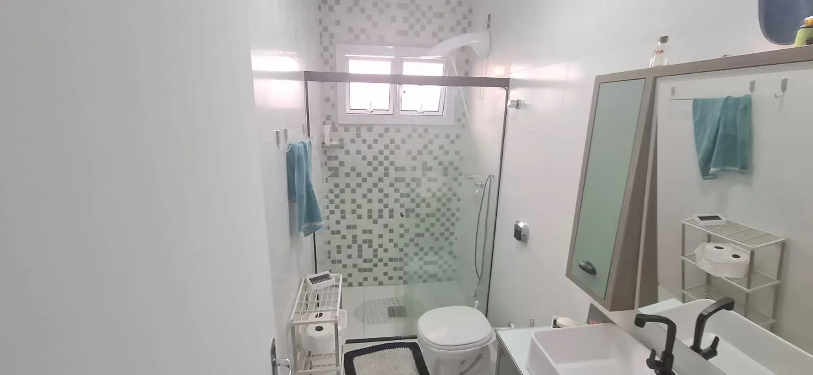 Casa com 4 dormitórios sendo 1 suíte e 4 vagas de garagem em Florianópolis/SC