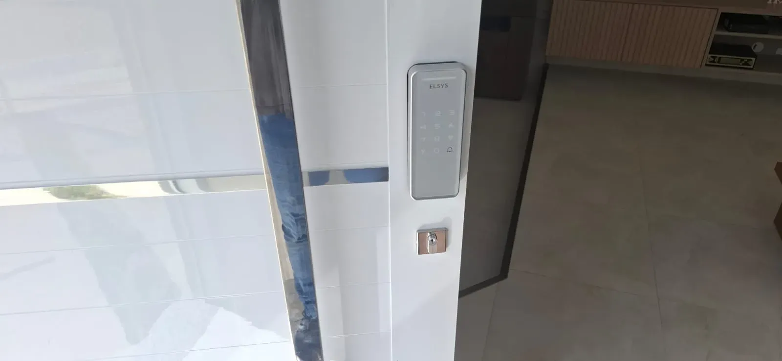 Casa com 4 dormitórios sendo 1 suíte e 4 vagas de garagem em Florianópolis/SC