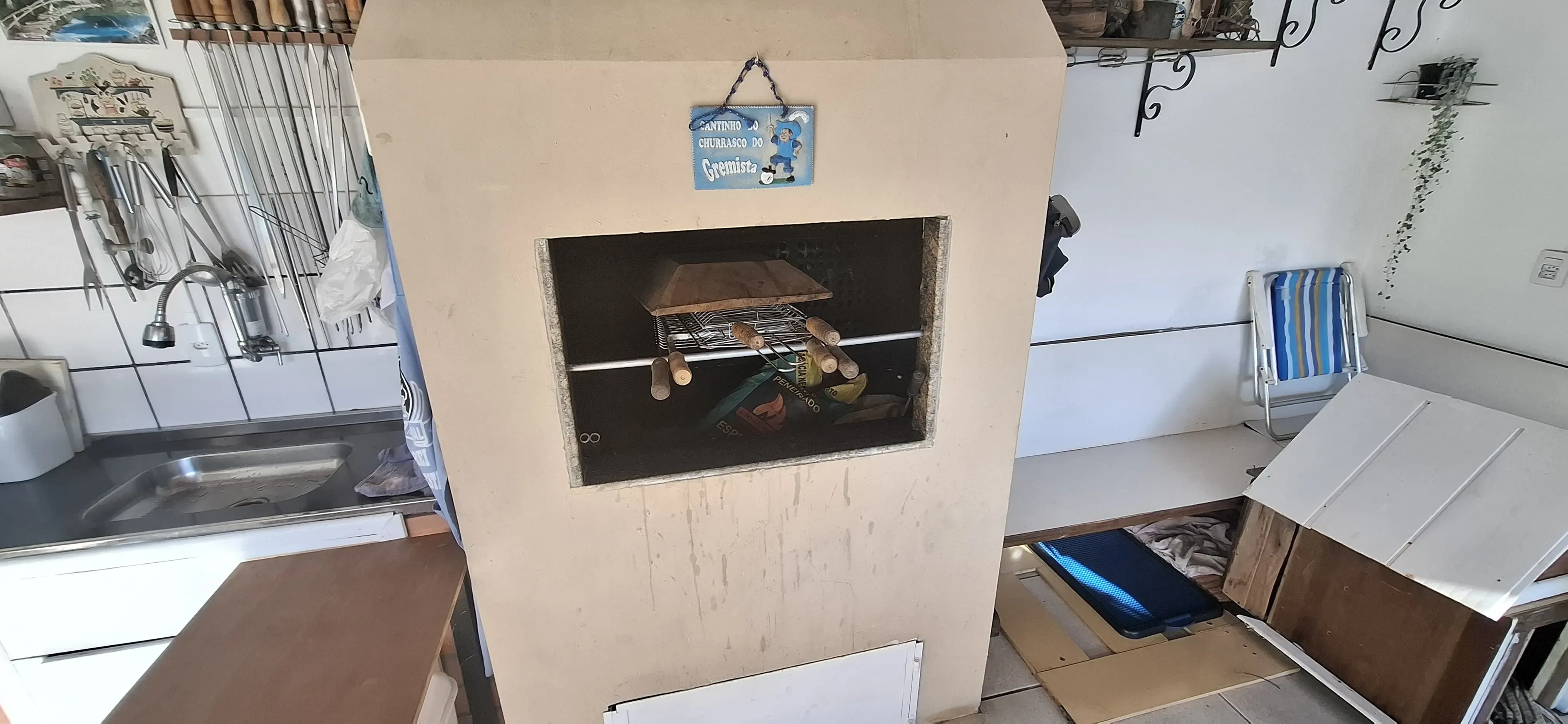 Casa com 4 dormitórios sendo 1 suíte e 4 vagas de garagem em Florianópolis/SC