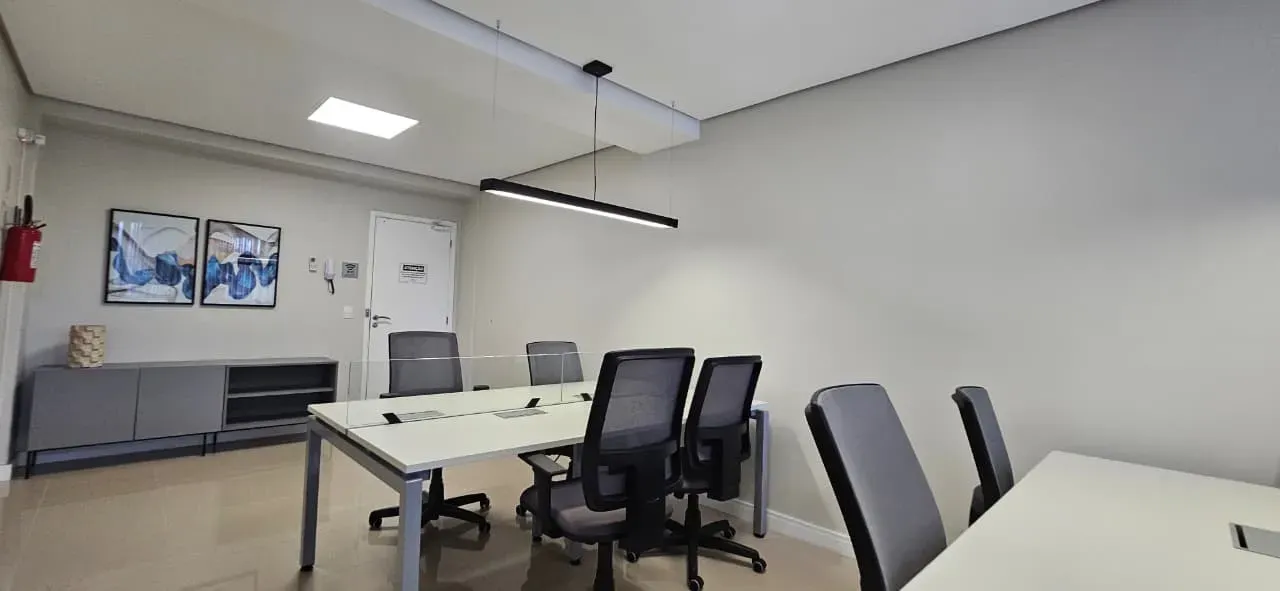 Apartamento com 3 dormitórios sendo 2 suítes e 3 vagas de garagem em Florianópolis/SC