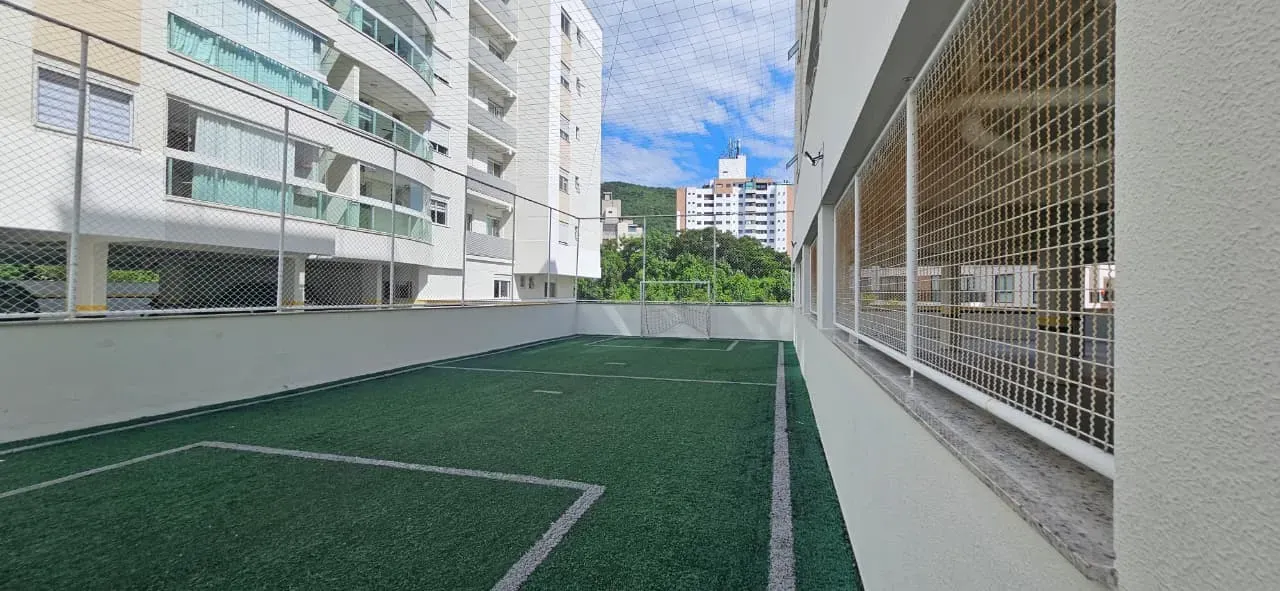 Apartamento com 3 dormitórios sendo 2 suítes e 3 vagas de garagem em Florianópolis/SC