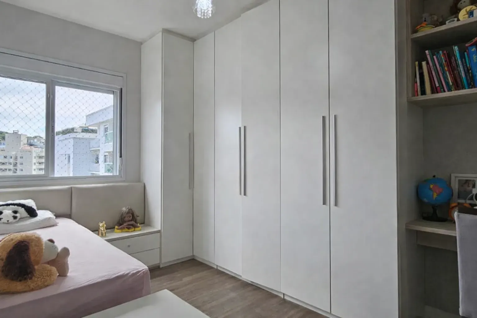 Apartamento com 3 dormitórios sendo 2 suítes e 3 vagas de garagem em Florianópolis/SC