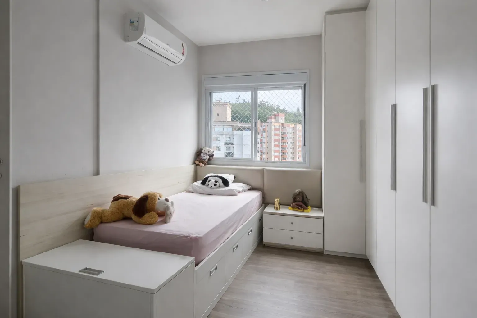 Apartamento com 3 dormitórios sendo 2 suítes e 3 vagas de garagem em Florianópolis/SC