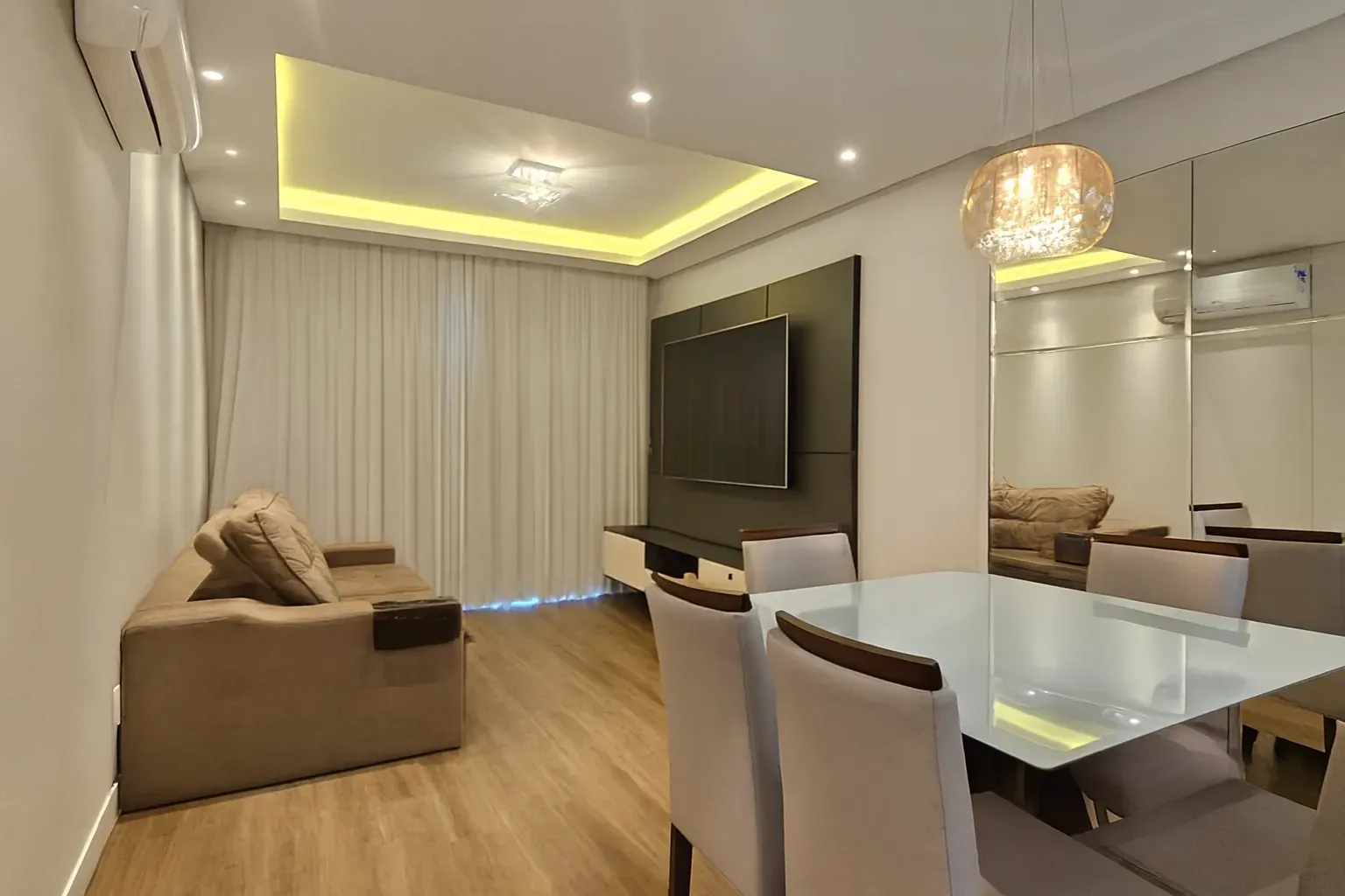 Apartamento com 3 dormitórios sendo 2 suítes e 3 vagas de garagem em Florianópolis/SC