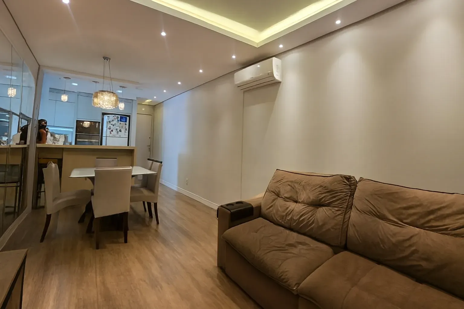 Apartamento com 3 dormitórios sendo 2 suítes e 3 vagas de garagem em Florianópolis/SC