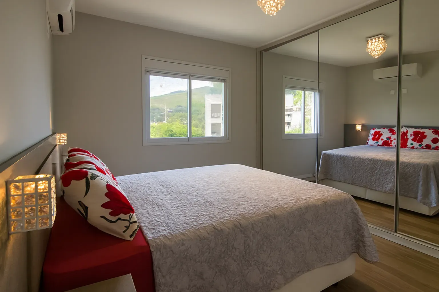 Apartamento com 3 dormitórios sendo 2 suítes e 3 vagas de garagem em Florianópolis/SC