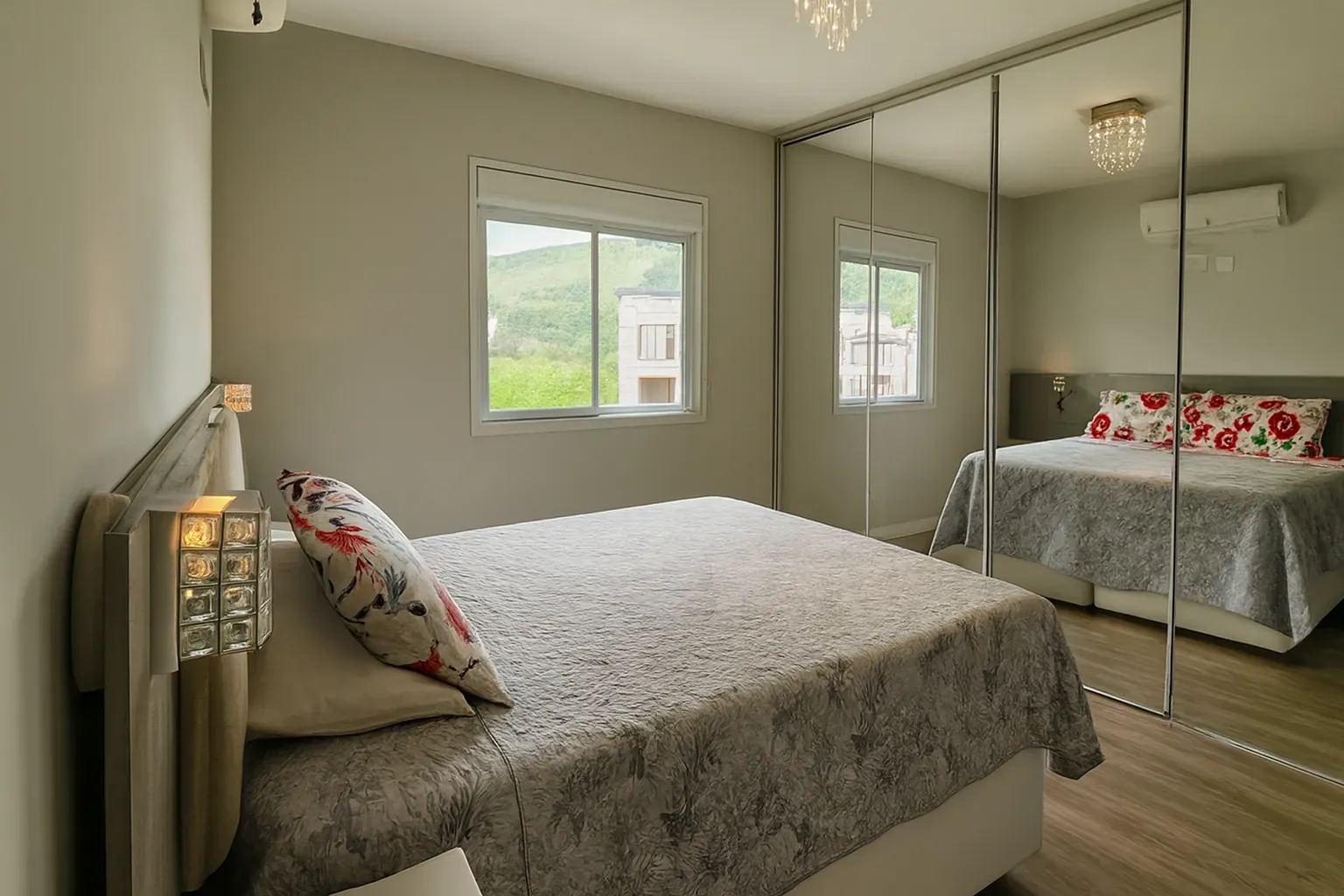 Apartamento com 3 dormitórios sendo 2 suítes e 3 vagas de garagem em Florianópolis/SC