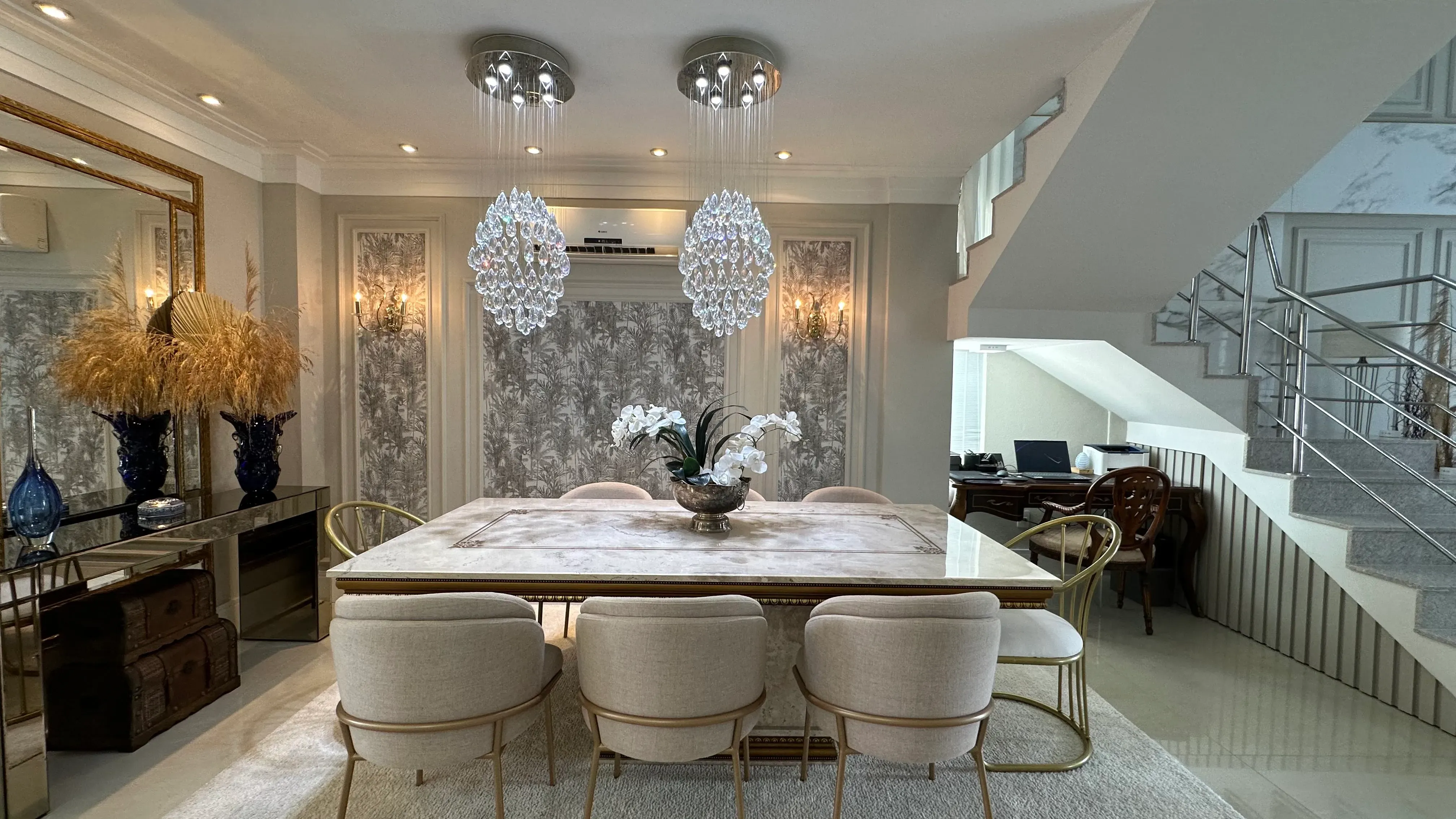 Casa com 4 dormitórios sendo 2 suítes e 4 vagas de garagem em Camboriú/SC