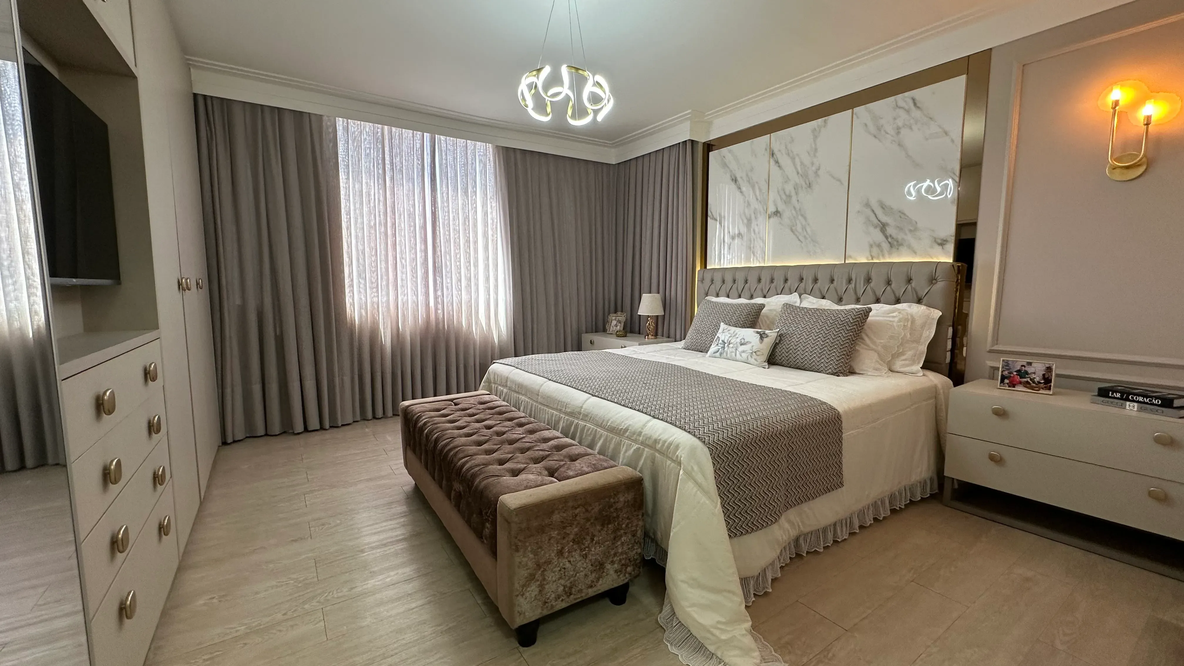 Casa com 4 dormitórios sendo 2 suítes e 4 vagas de garagem em Camboriú/SC