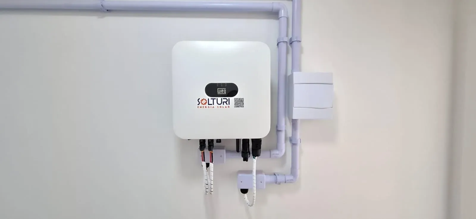 Casa com 3 dormitórios sendo 3 suítes e 4 vagas de garagem em São José/SC