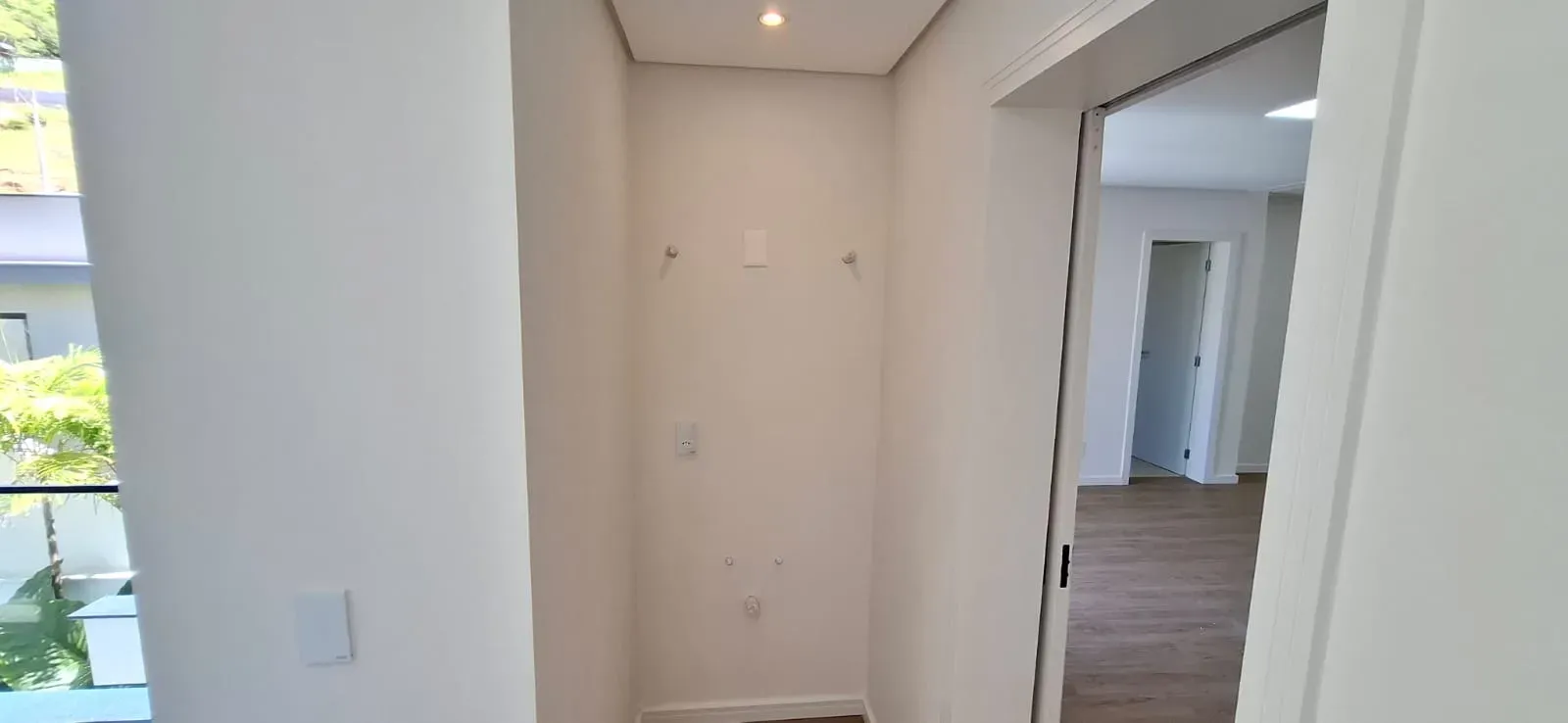 Casa com 3 dormitórios sendo 3 suítes e 4 vagas de garagem em São José/SC