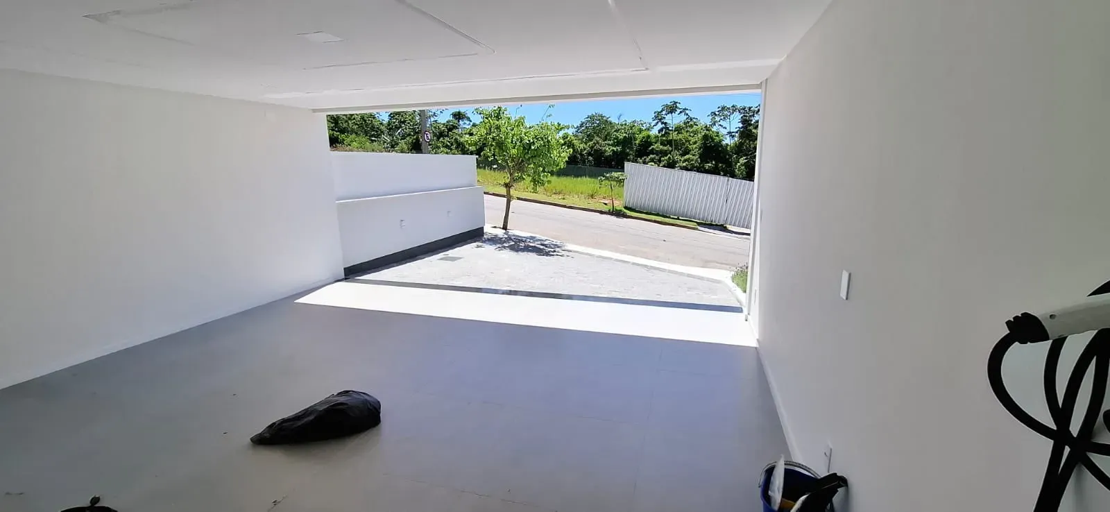 Casa com 3 dormitórios sendo 3 suítes e 4 vagas de garagem em São José/SC