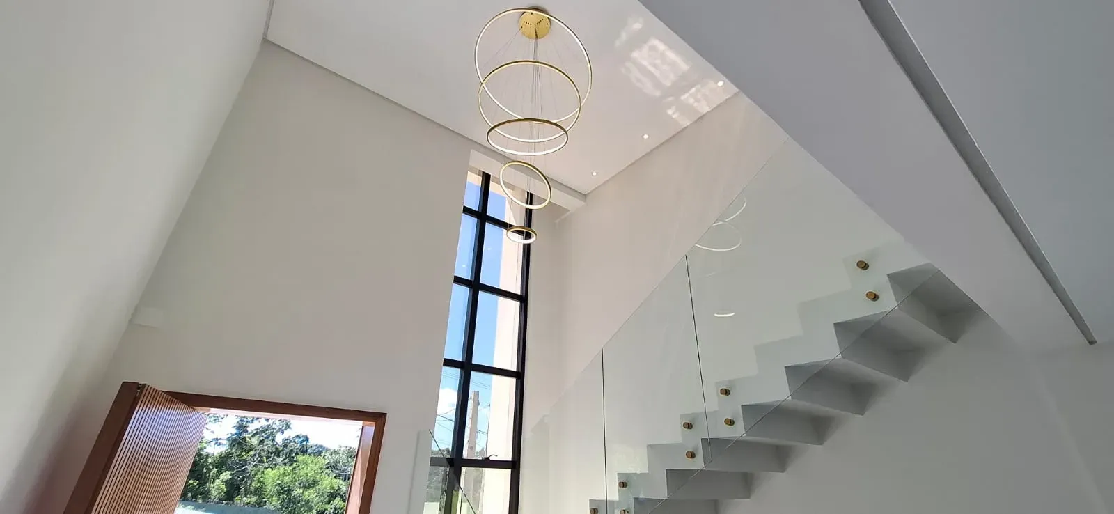 Casa com 3 dormitórios sendo 3 suítes e 4 vagas de garagem em São José/SC