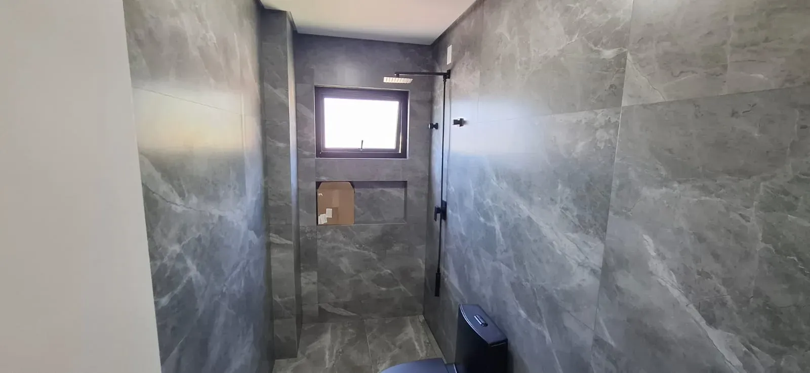 Casa com 3 dormitórios sendo 3 suítes e 4 vagas de garagem em São José/SC