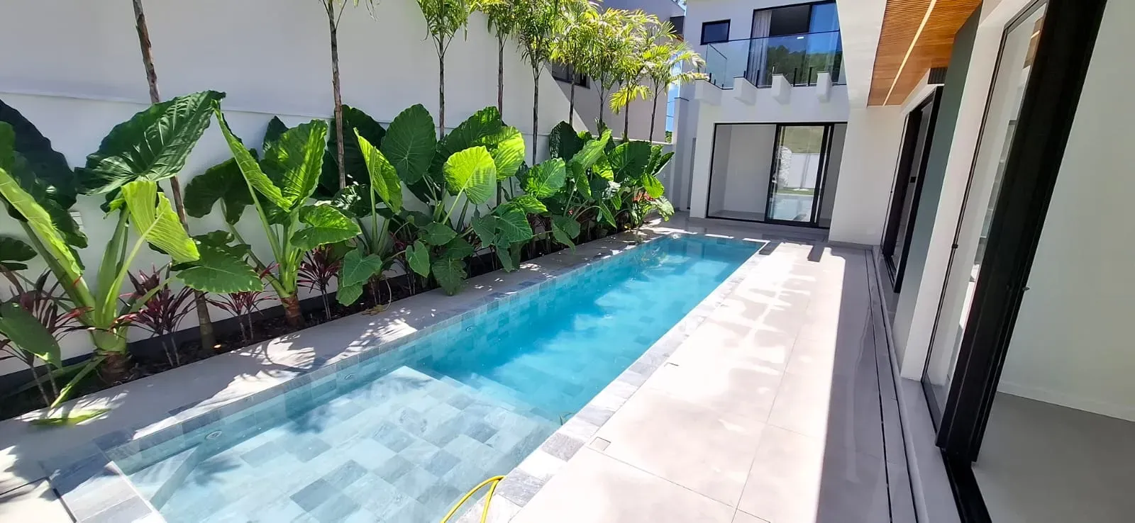 Casa com 3 dormitórios sendo 3 suítes e 4 vagas de garagem em São José/SC