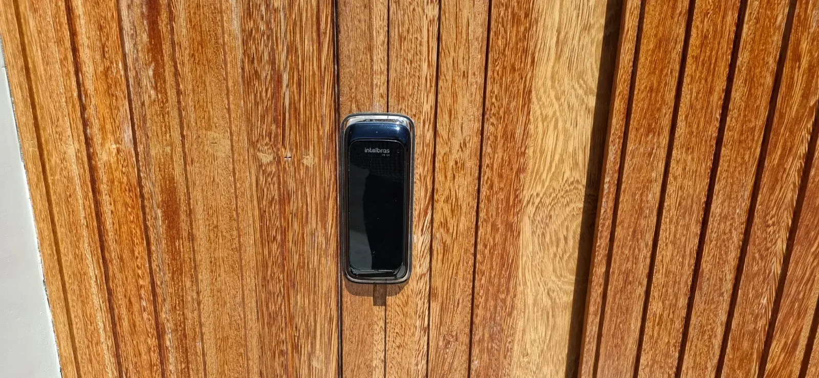 Casa com 3 dormitórios sendo 3 suítes e 4 vagas de garagem em São José/SC