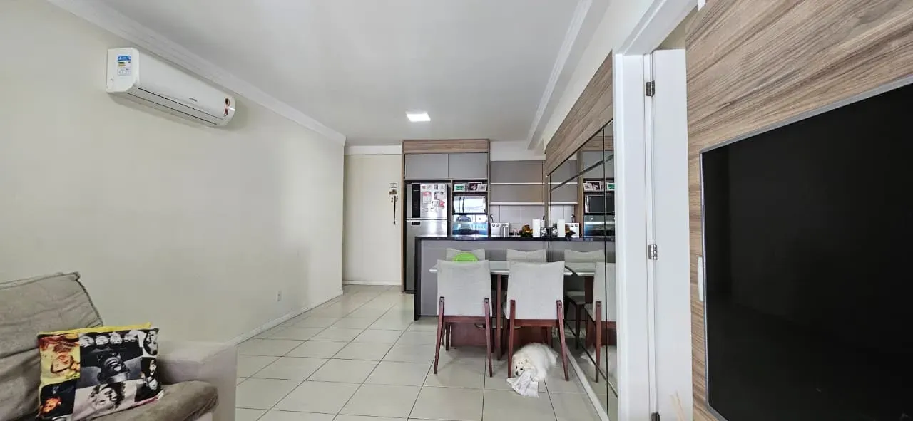 Apartamento com 3 dormitórios sendo 2 suíte e 2 vaga de garagem em Florianópolis/SC