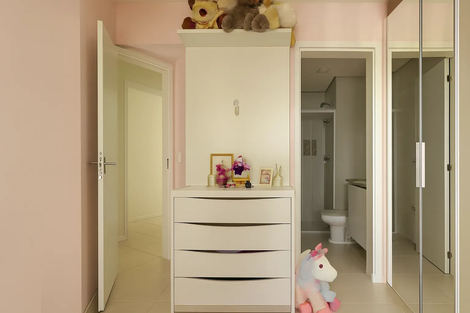 Apartamento com 3 dormitórios sendo 2 suíte e 2 vaga de garagem em Florianópolis/SC