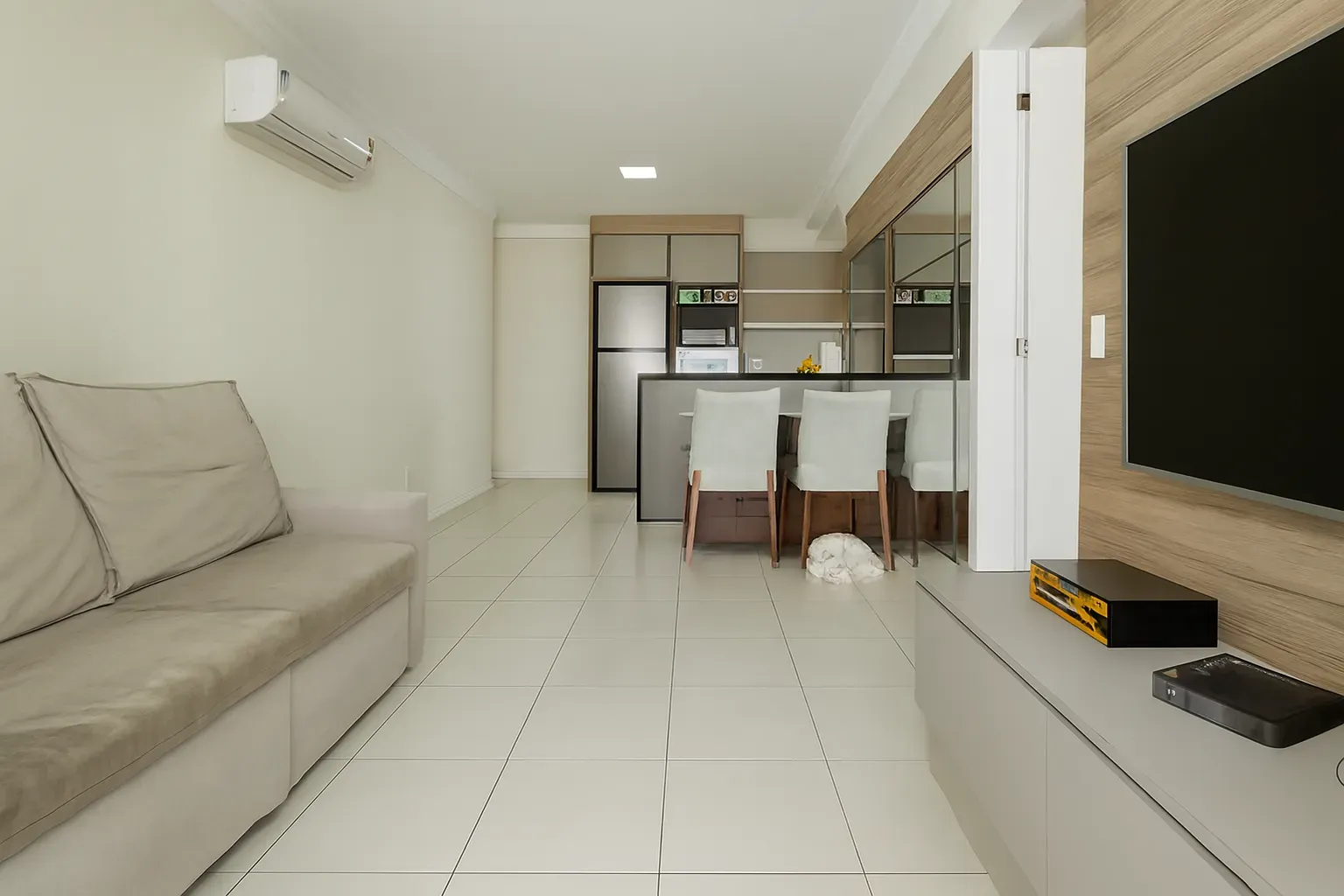 Apartamento com 3 dormitórios sendo 2 suíte e 2 vaga de garagem em Florianópolis/SC