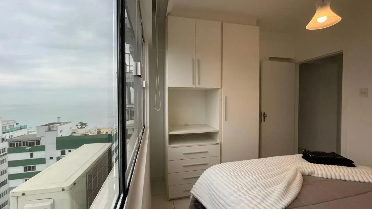 Apartamento com 1 dormitório sendo 2 suítes e 1 vaga de garagem em Balneário Camboriú/SC