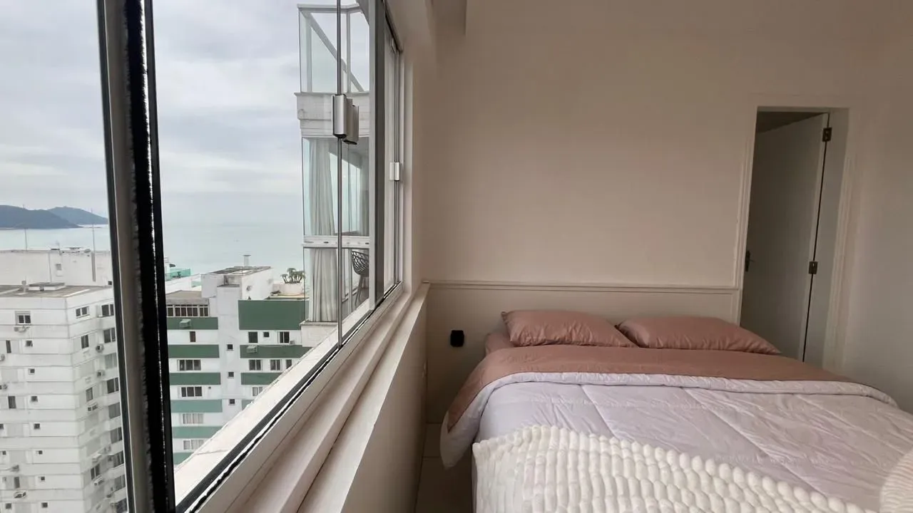 Apartamento com 1 dormitório sendo 2 suítes e 1 vaga de garagem em Balneário Camboriú/SC