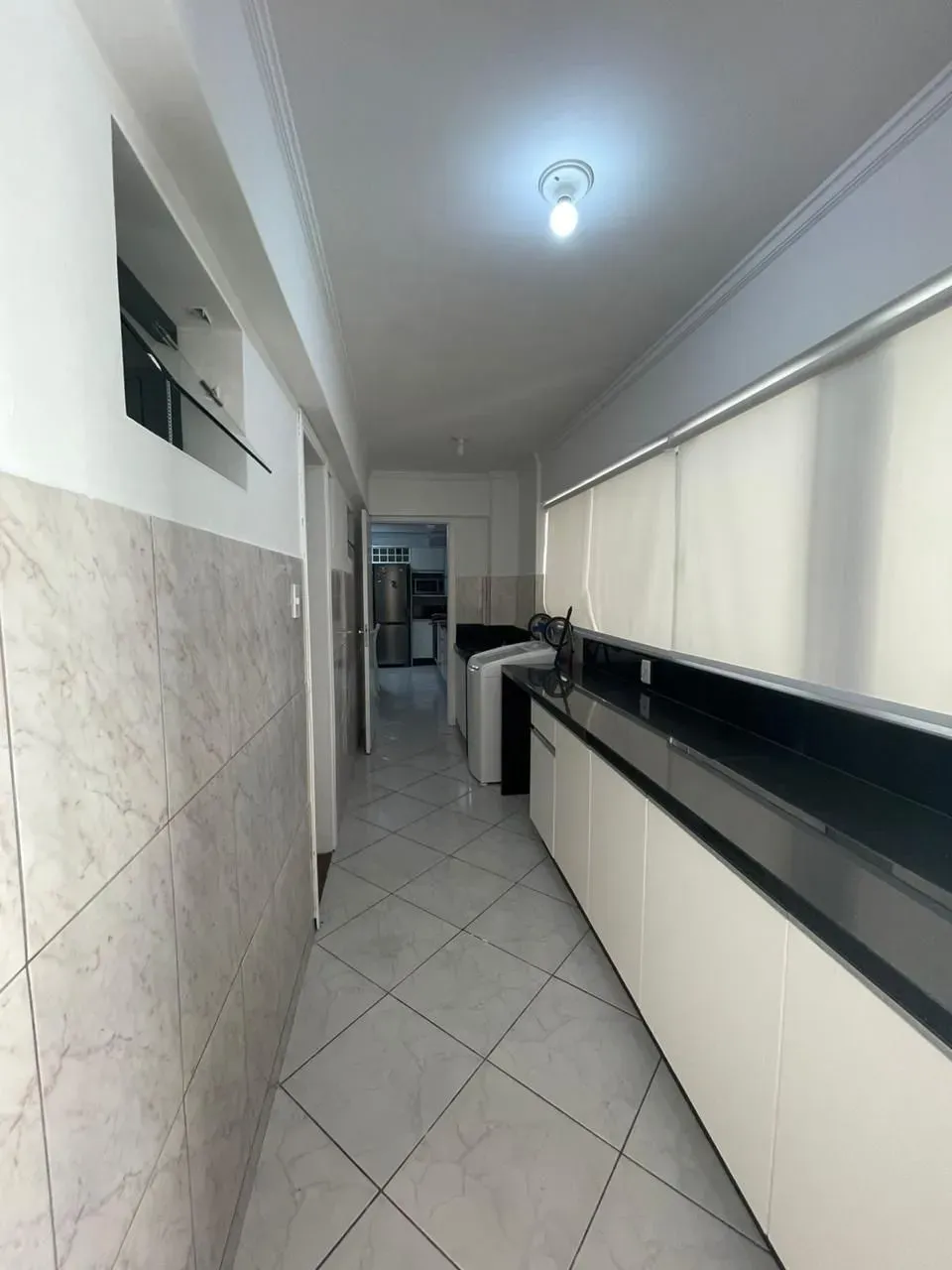 Apartamento com 1 dormitório sendo 2 suítes e 1 vaga de garagem em Balneário Camboriú/SC