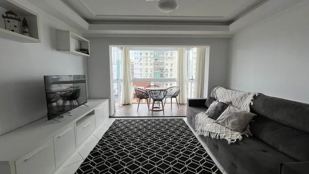 Apartamento com 1 dormitório sendo 2 suítes e 1 vaga de garagem em Balneário Camboriú/SC