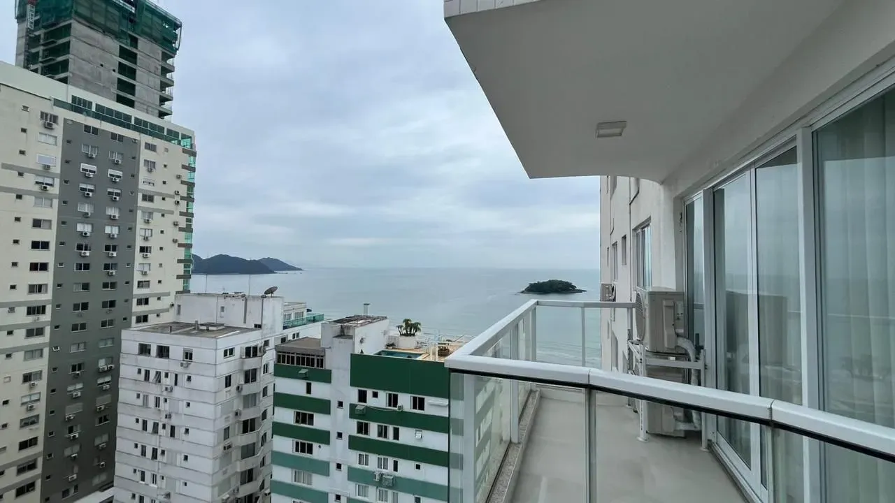 Apartamento com 1 dormitório sendo 2 suítes e 1 vaga de garagem em Balneário Camboriú/SC
