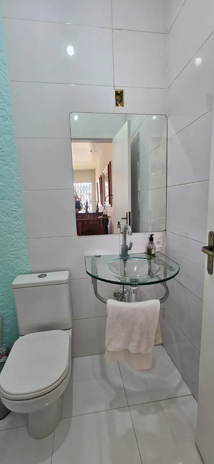 Casa com 7 dormitórios sendo 2 suítes e 2 vagas de garagem em Florianópolis/SC