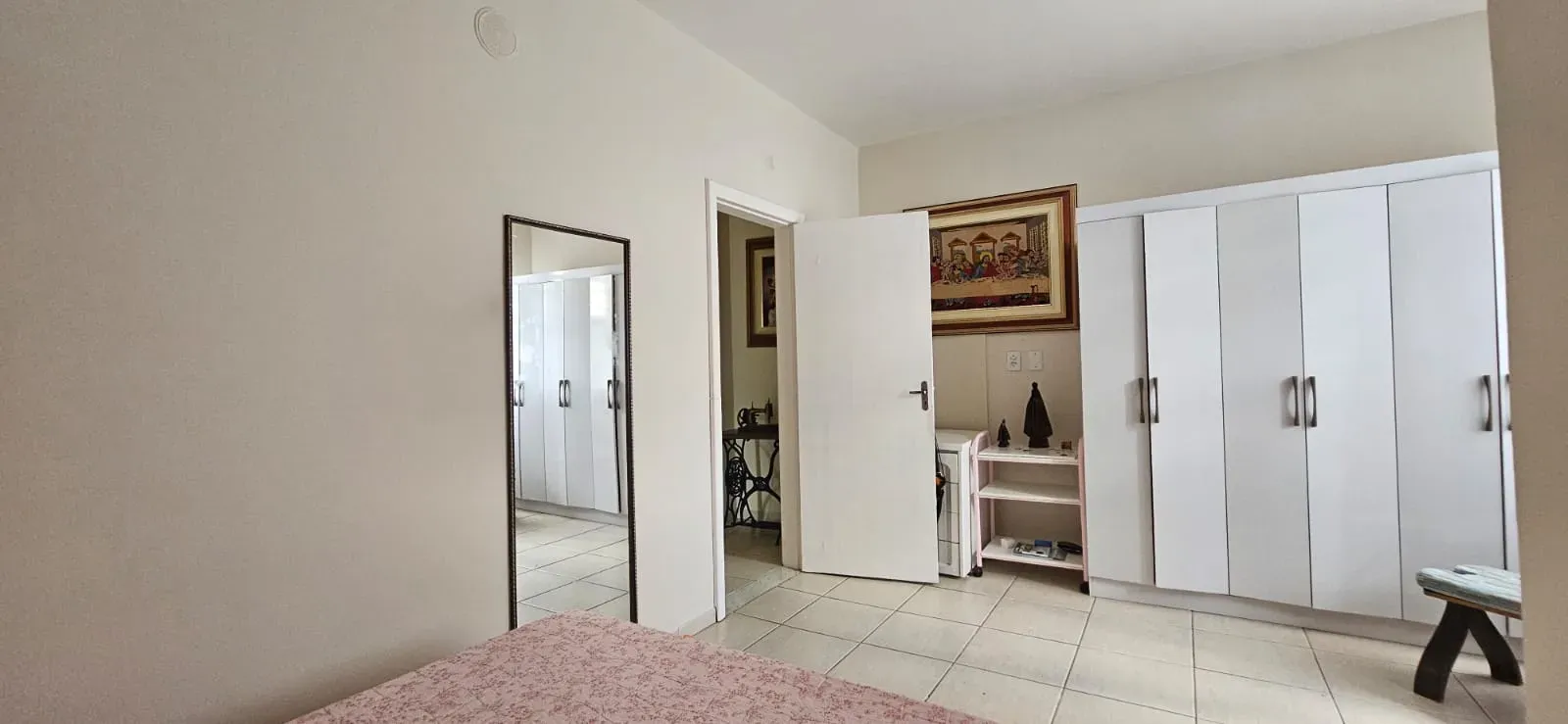 Casa com 7 dormitórios sendo 2 suítes e 2 vagas de garagem em Florianópolis/SC