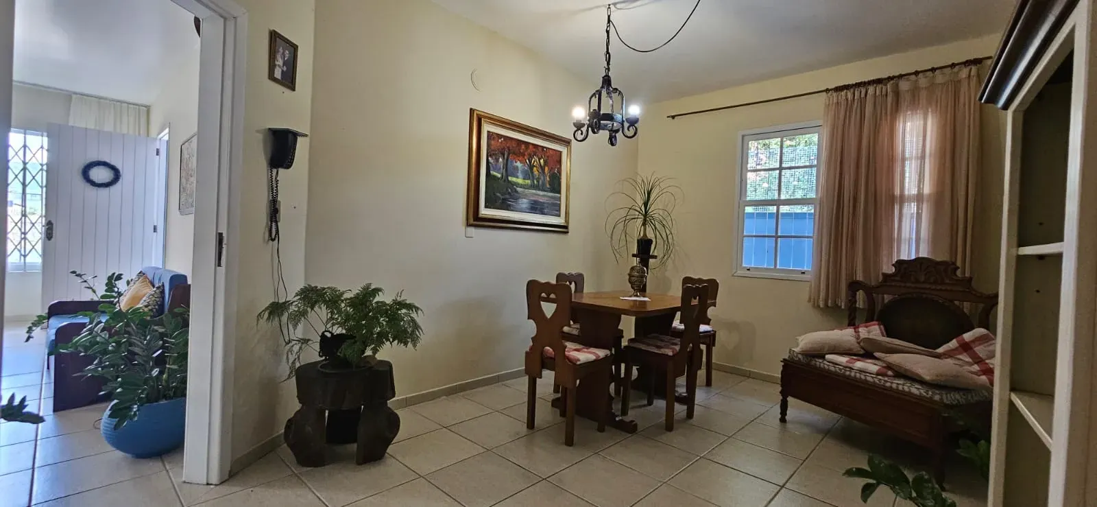 Casa com 7 dormitórios sendo 2 suítes e 2 vagas de garagem em Florianópolis/SC