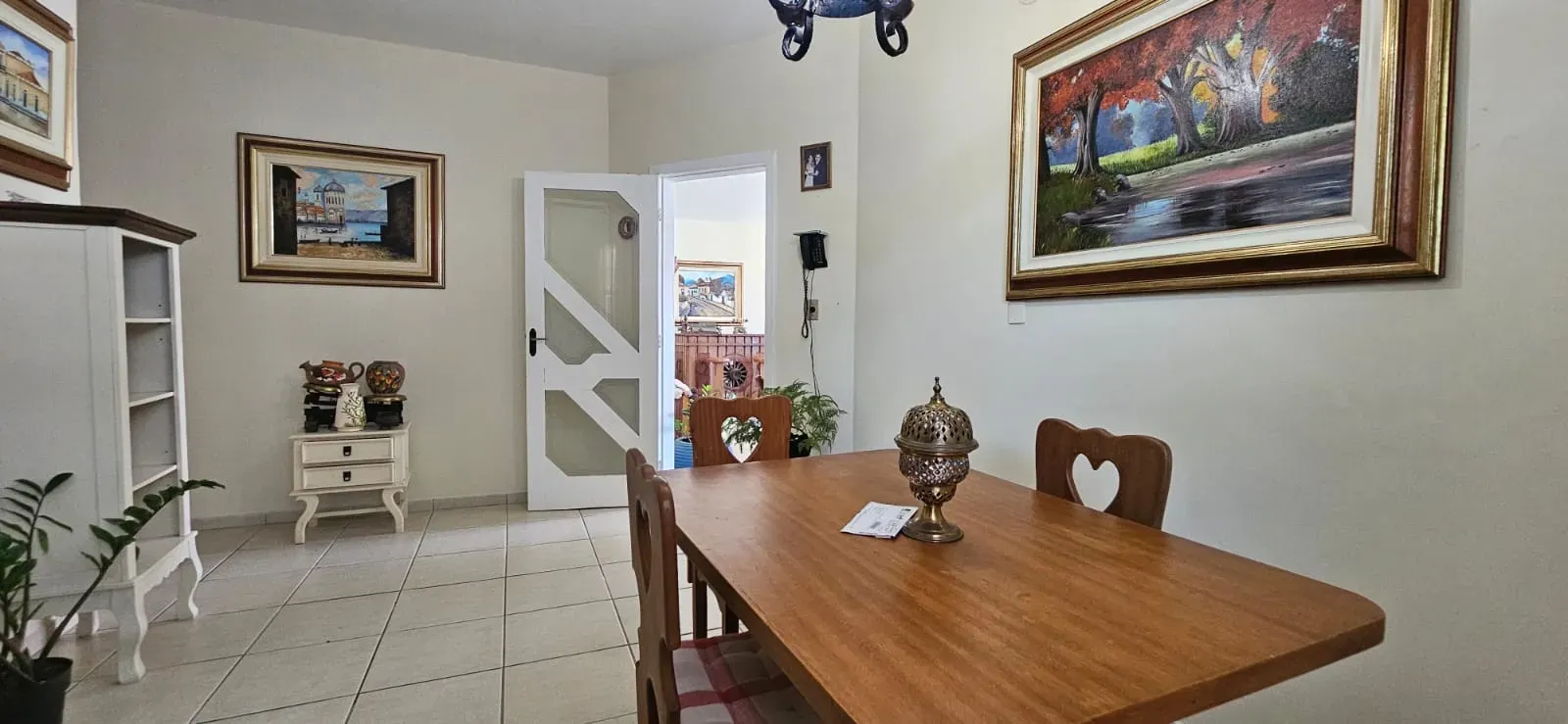 Casa com 7 dormitórios sendo 2 suítes e 2 vagas de garagem em Florianópolis/SC