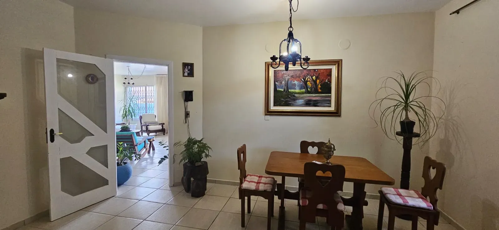 Casa com 7 dormitórios sendo 2 suítes e 2 vagas de garagem em Florianópolis/SC