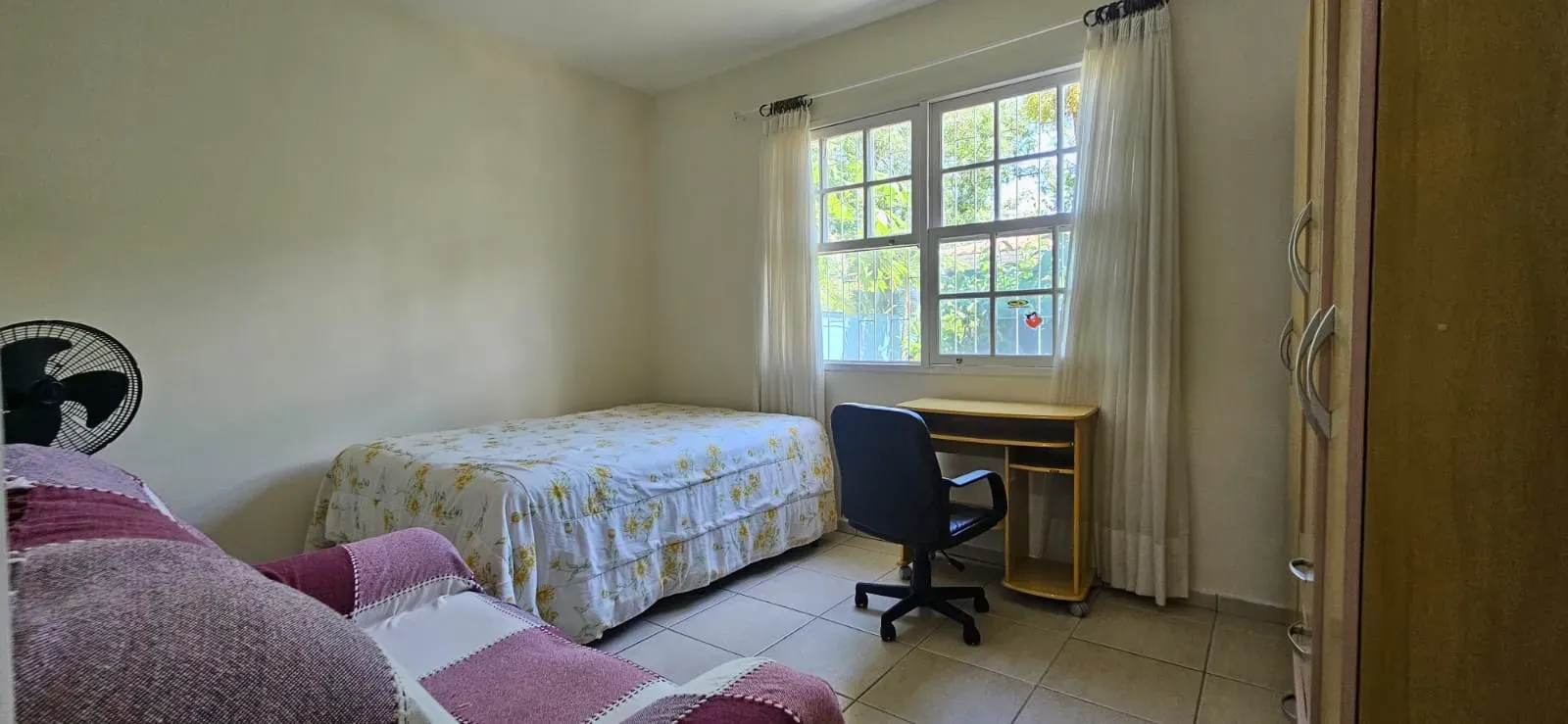 Casa com 7 dormitórios sendo 2 suítes e 2 vagas de garagem em Florianópolis/SC