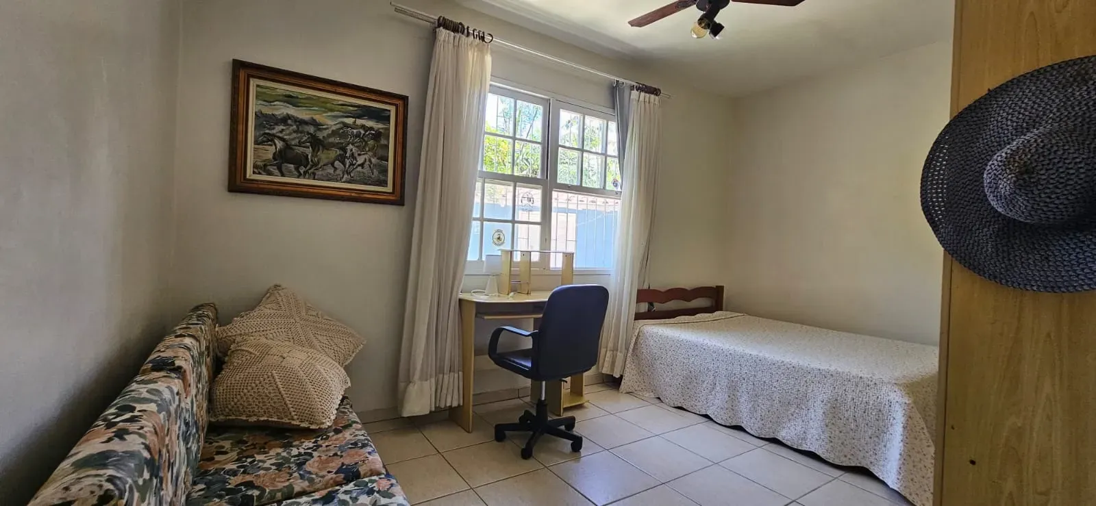 Casa com 7 dormitórios sendo 2 suítes e 2 vagas de garagem em Florianópolis/SC